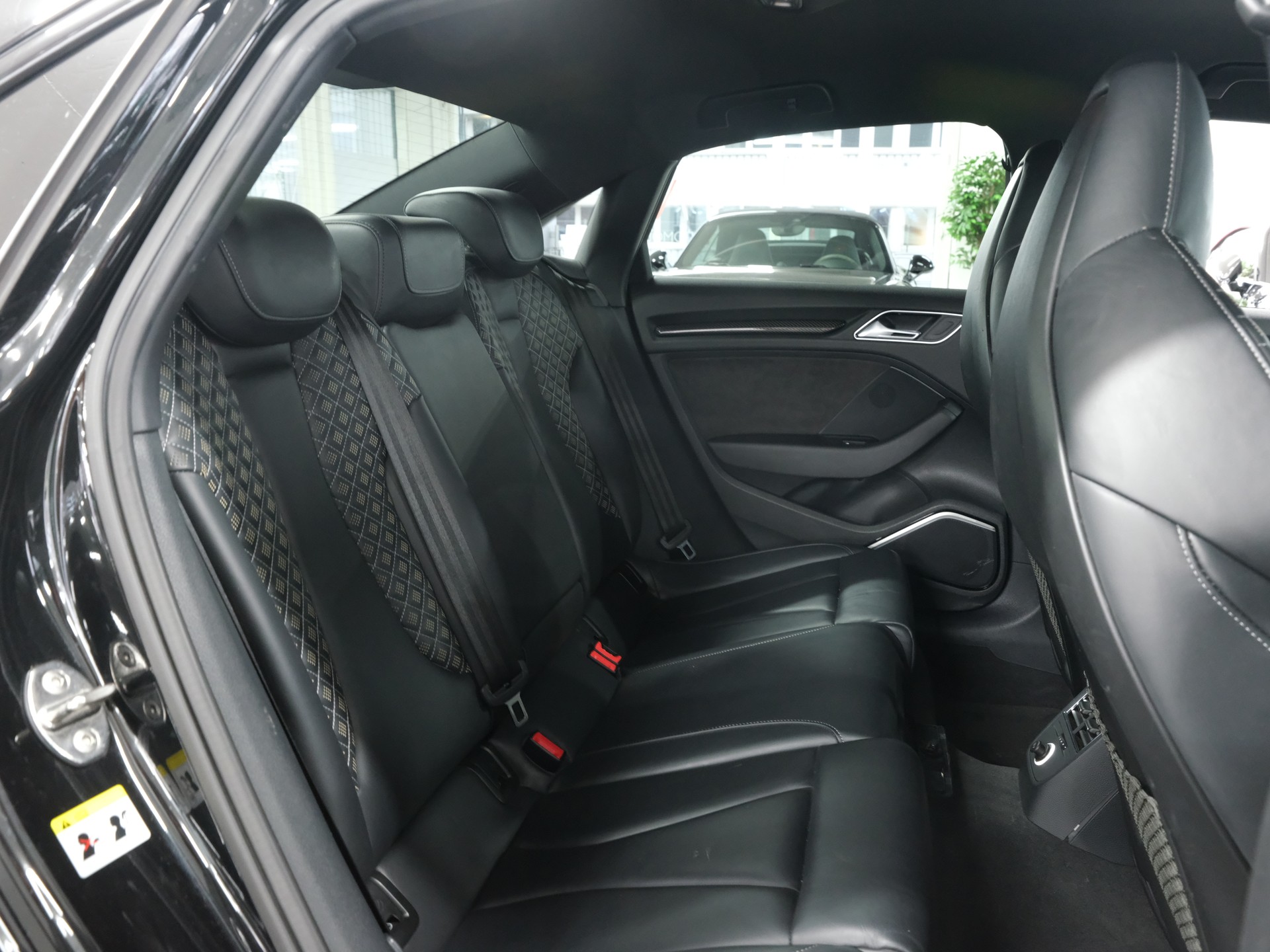 AUDI RS3 Limousine 2.5 TSI quattro S-tronic-image-17