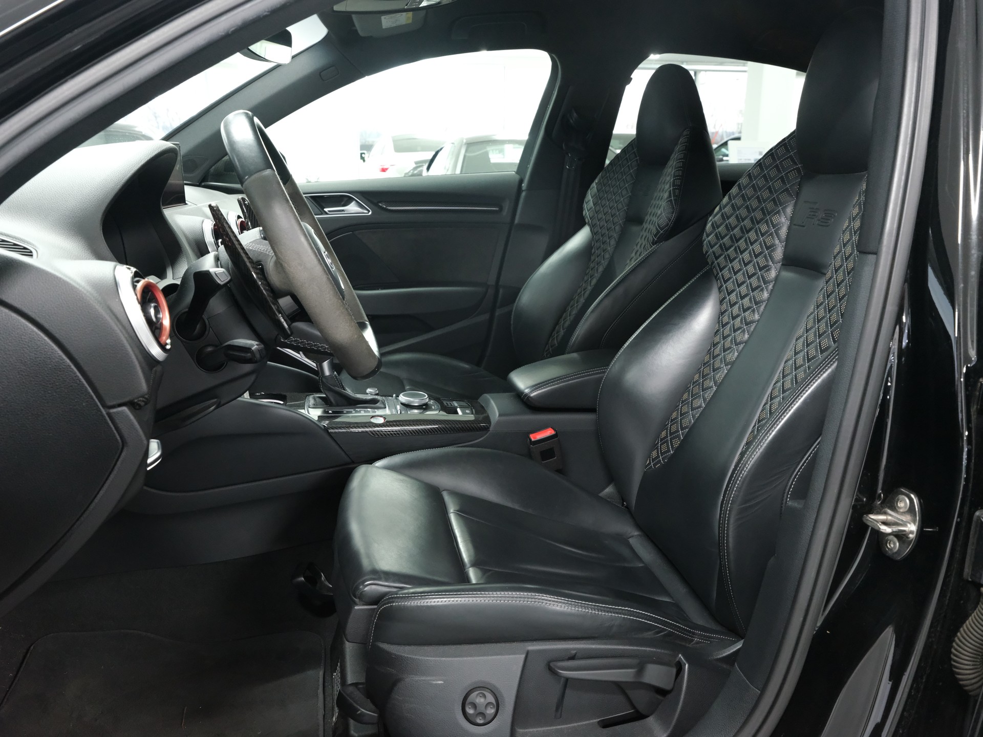 AUDI RS3 Limousine 2.5 TSI quattro S-tronic-image-13