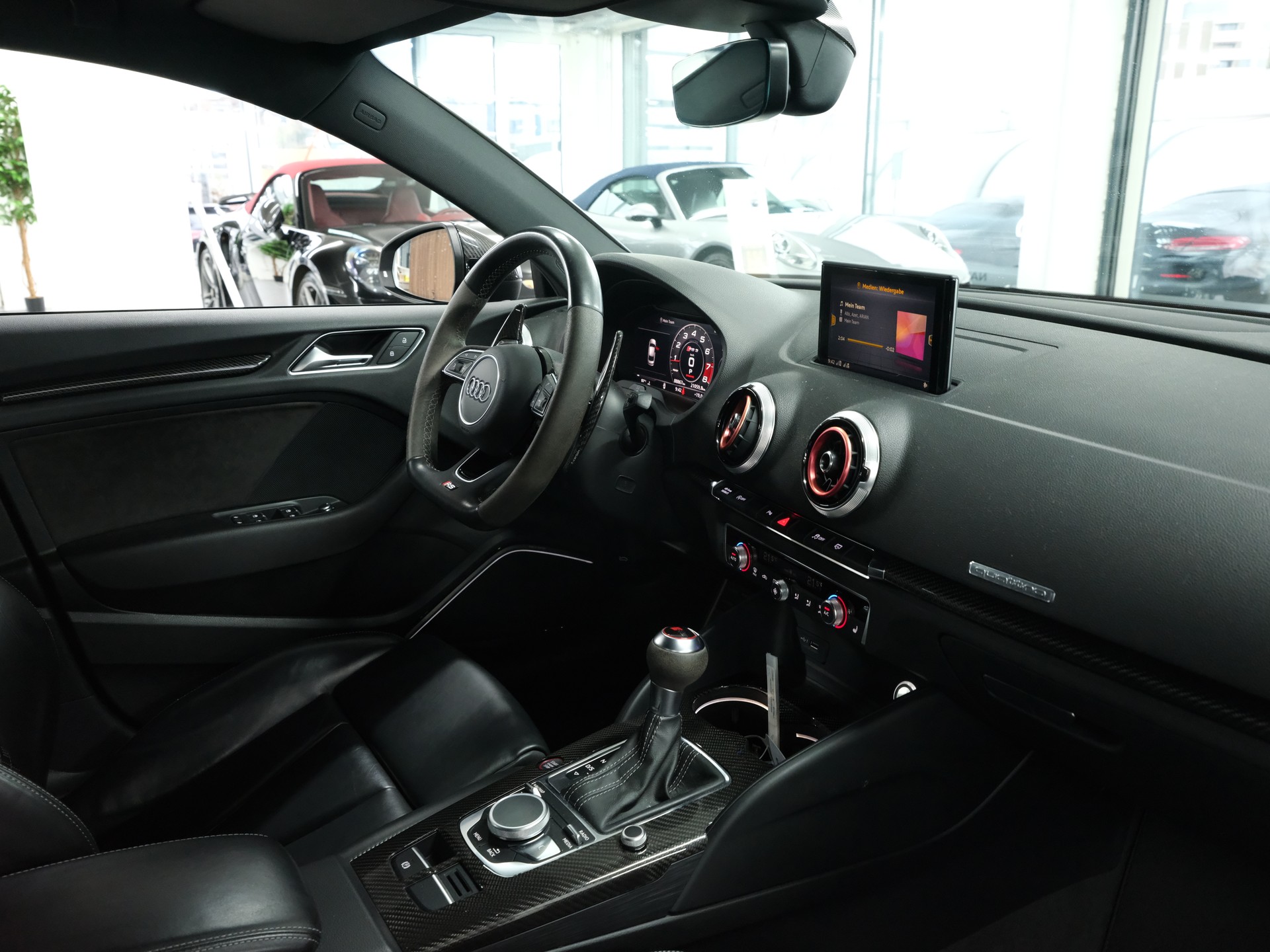 AUDI RS3 Limousine 2.5 TSI quattro S-tronic-image-19