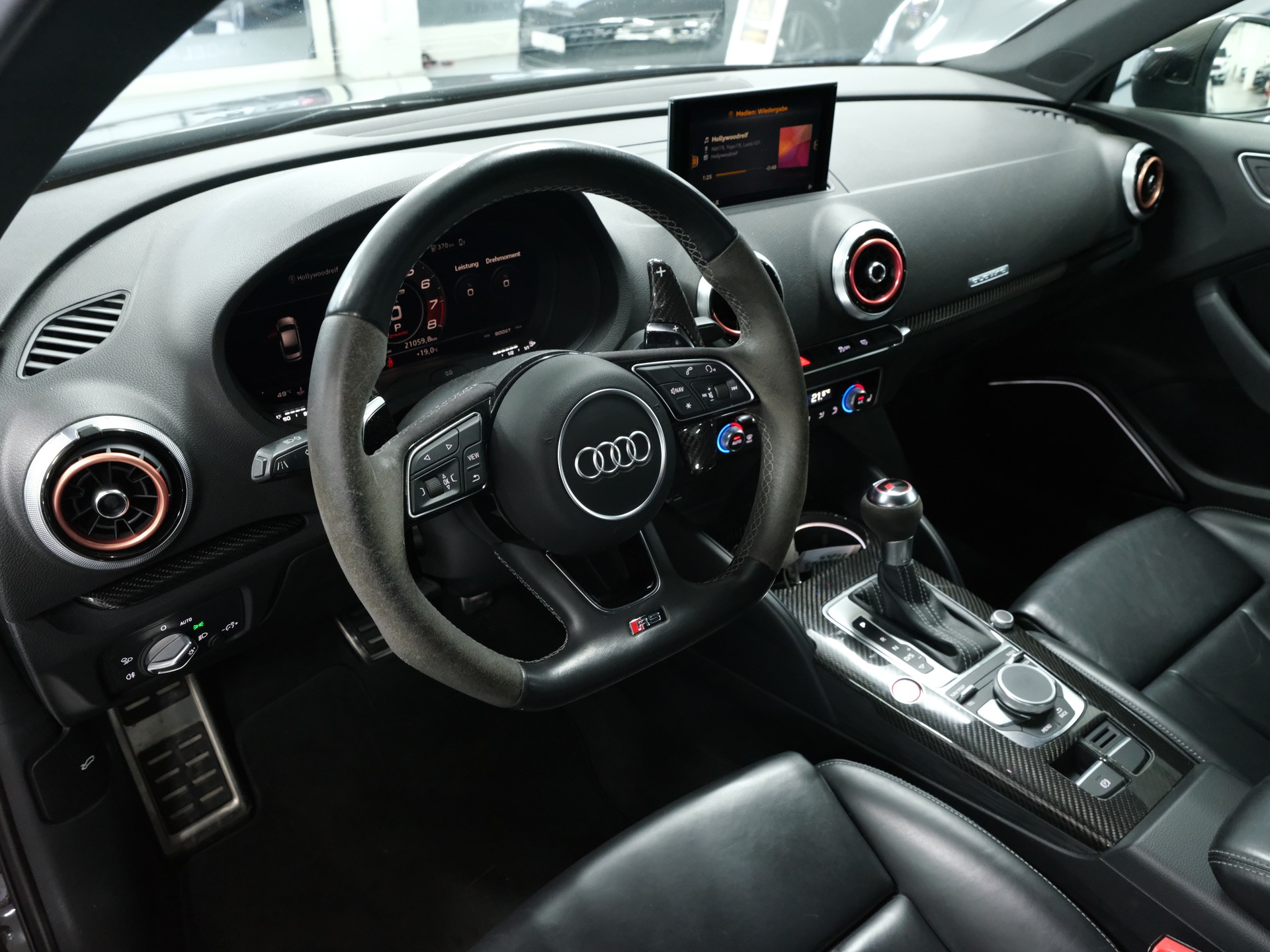 AUDI RS3 Limousine 2.5 TSI quattro S-tronic-image-11