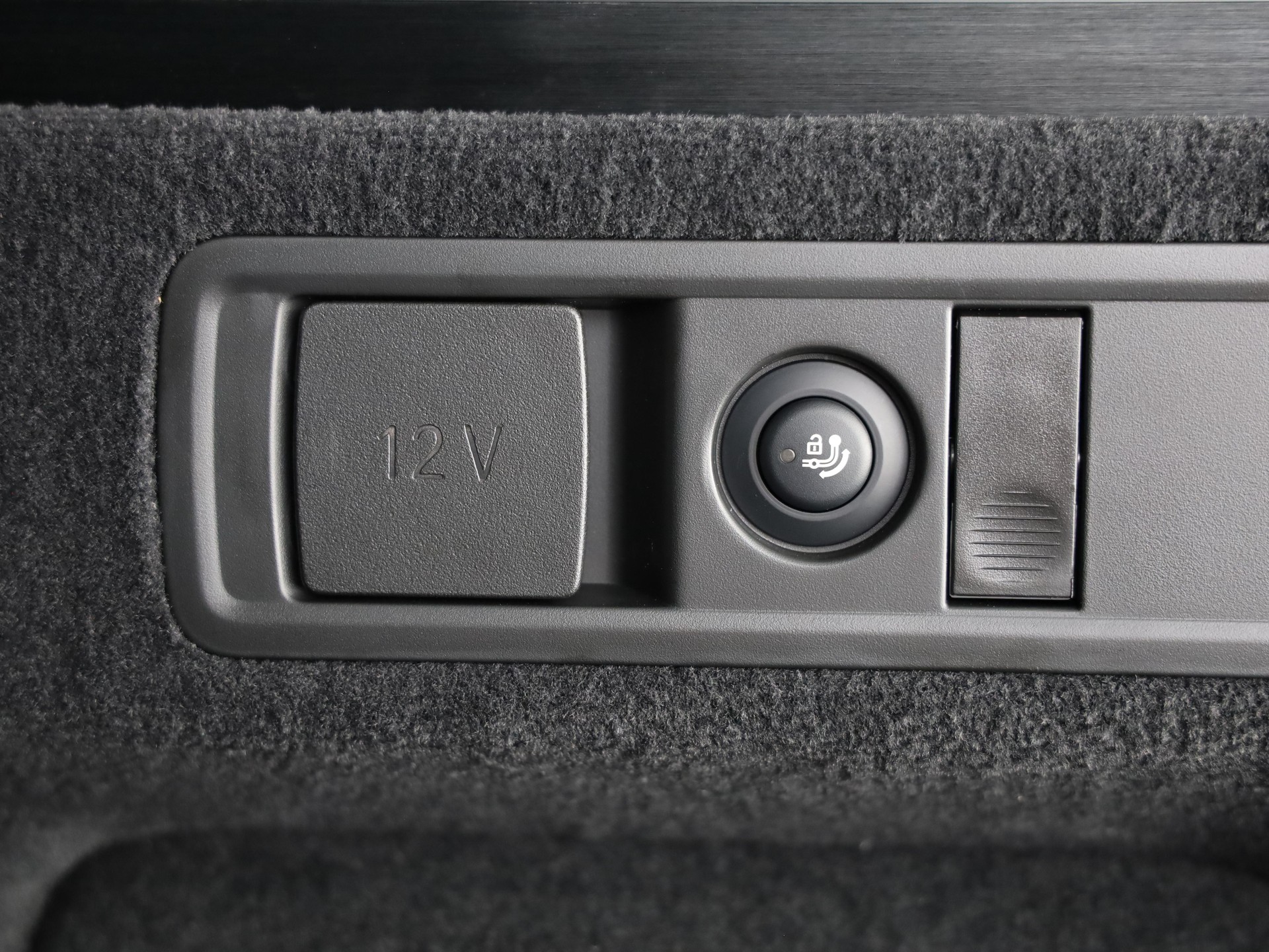 BMW X5 M60i xDrive-image-18