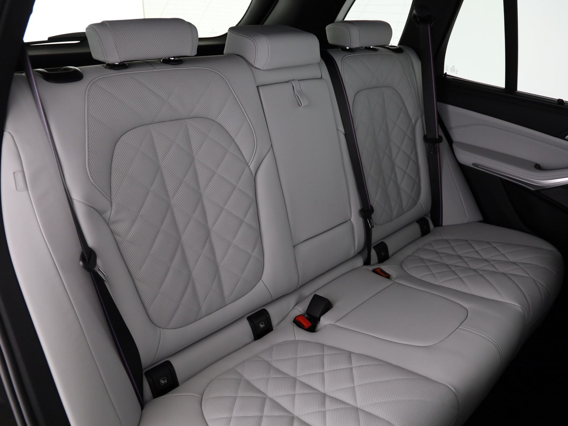 BMW X5 M60i xDrive-image-10