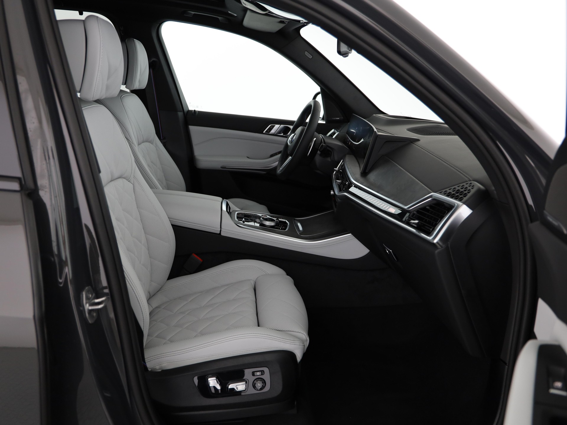 BMW X5 M60i xDrive-image-9