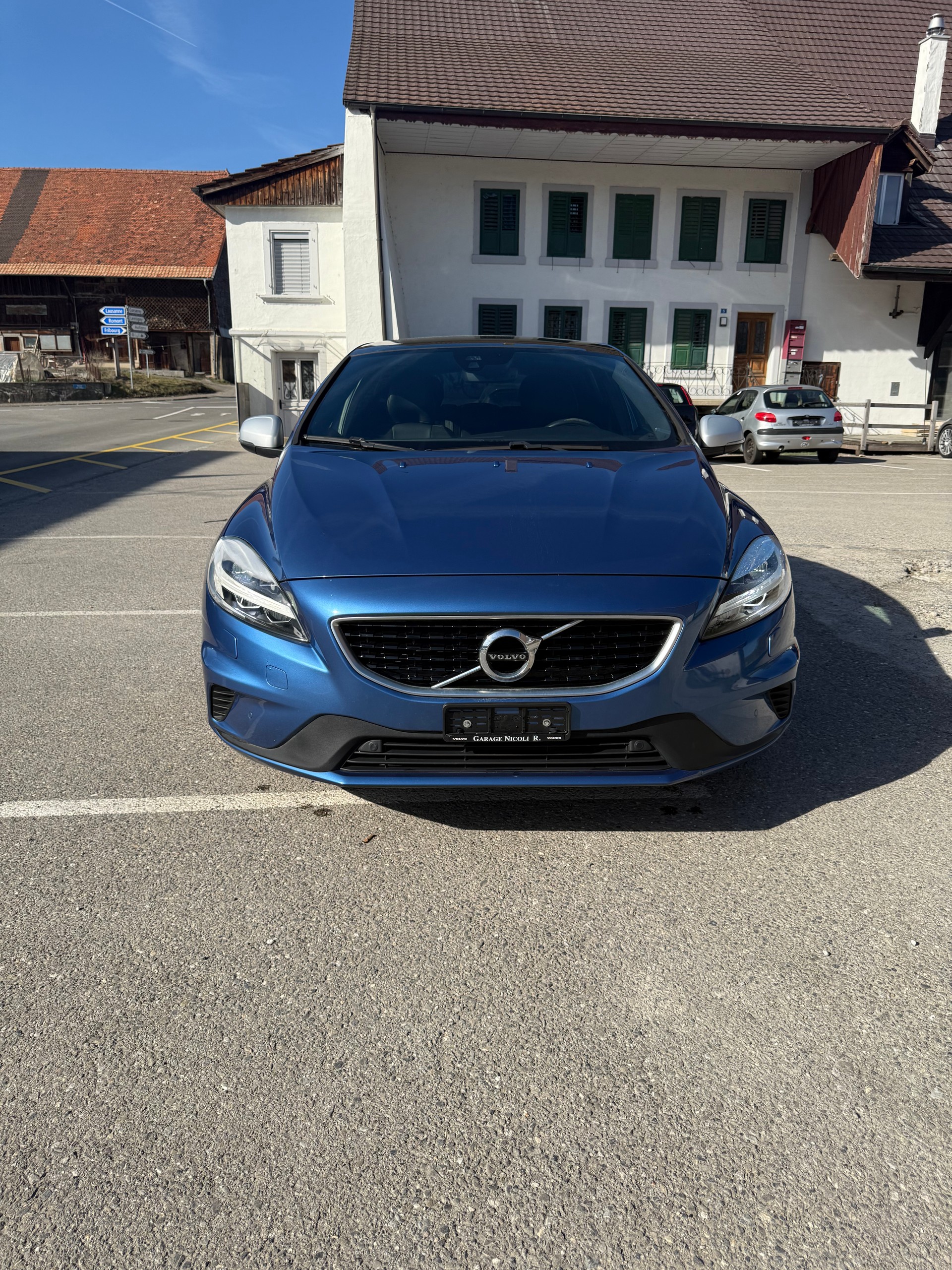 VOLVO V40 D2 Momentum R-Design Geartronic-image-7