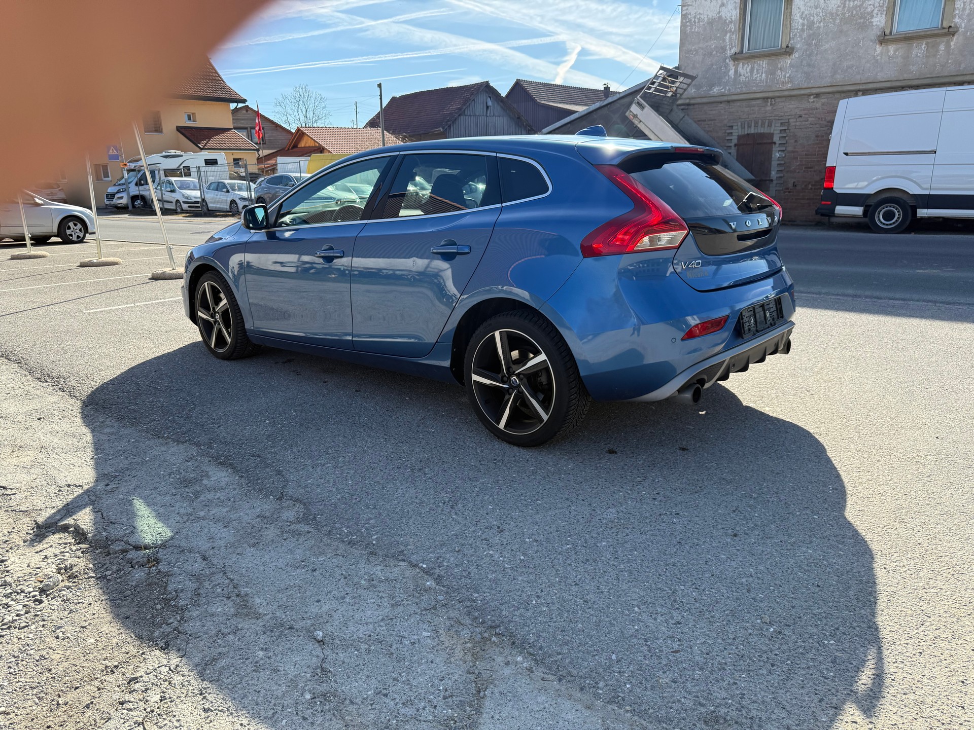 VOLVO V40 D2 Momentum R-Design Geartronic-image-2