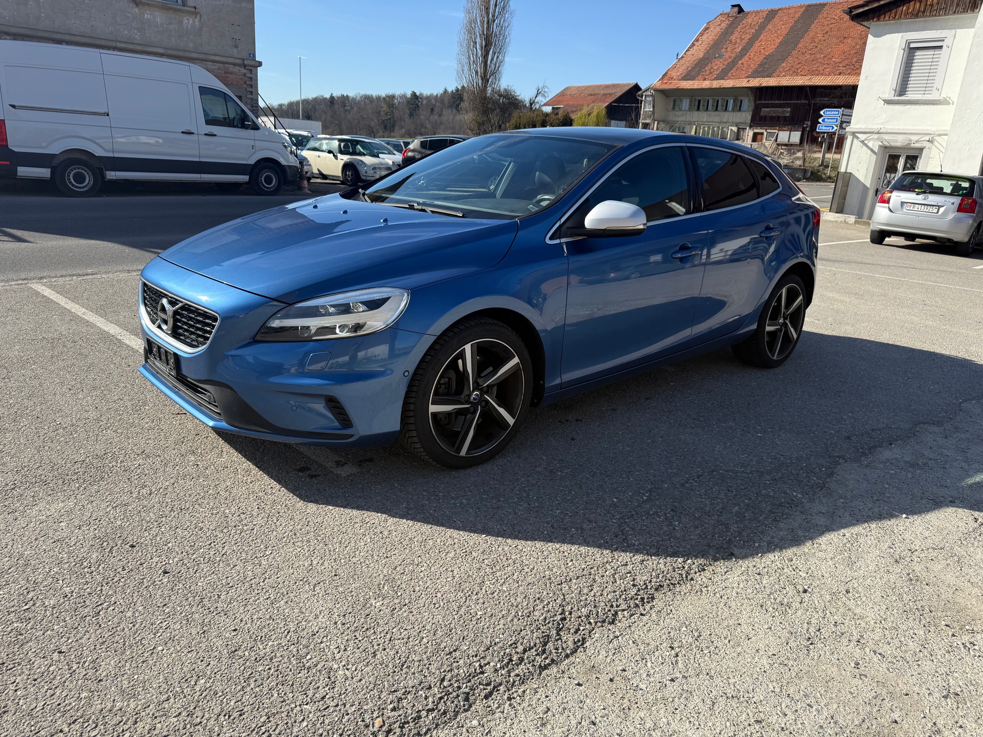 VOLVO V40 D2 Momentum R-Design Geartronic-image-6