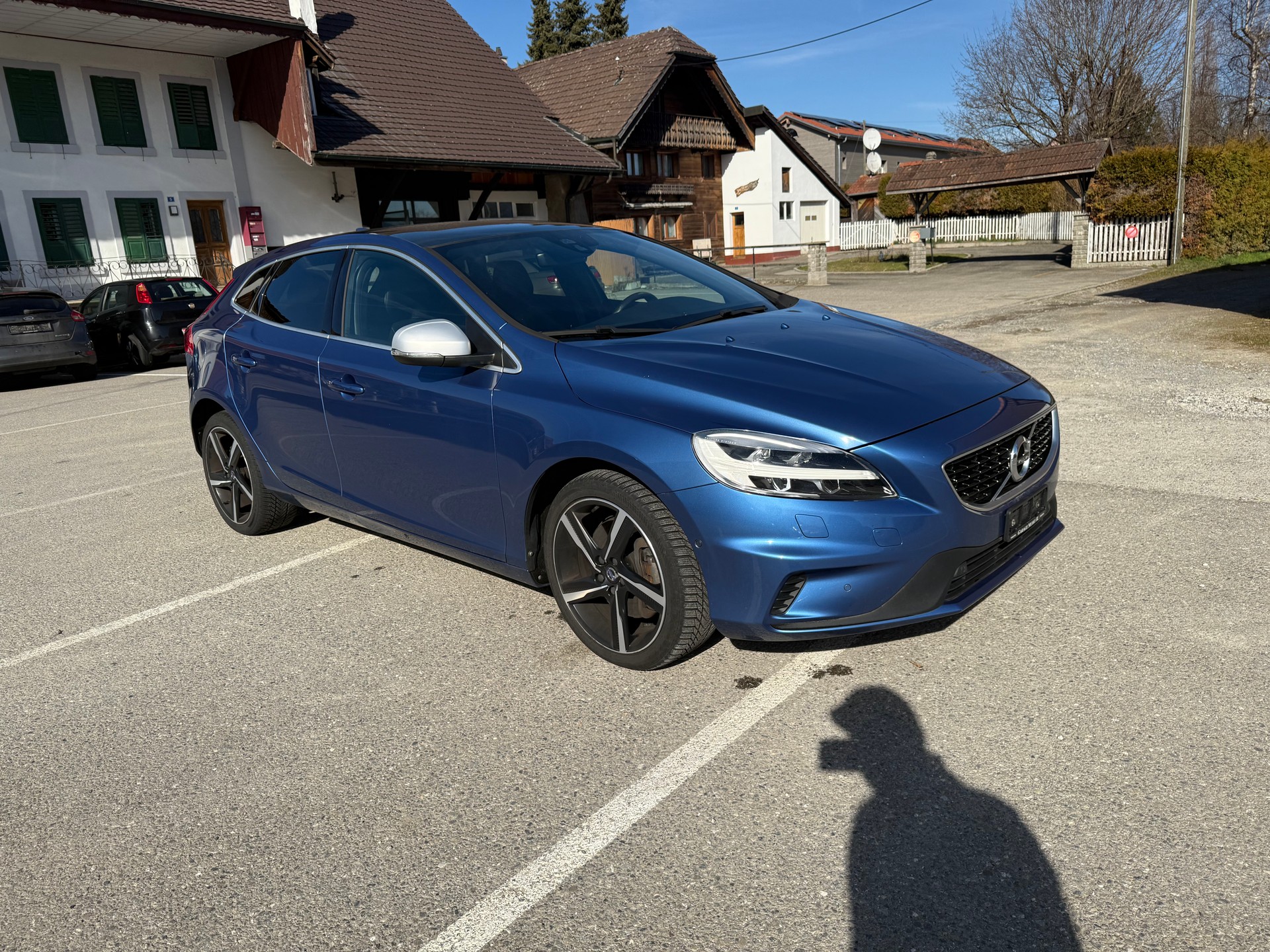 VOLVO V40 D2 Momentum R-Design Geartronic-image-5