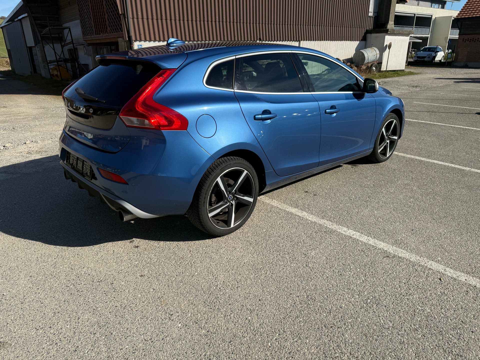 VOLVO V40 D2 Momentum R-Design Geartronic-image-4