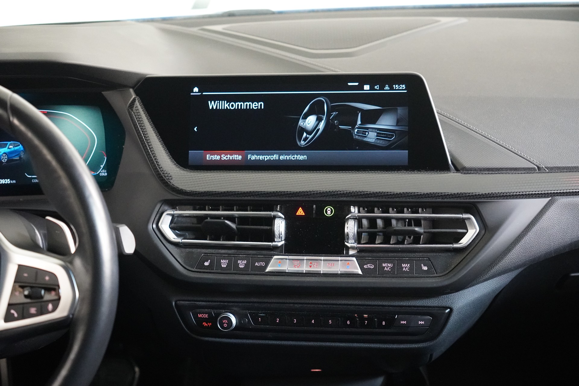 BMW M135i xDrive Steptronic-image-22