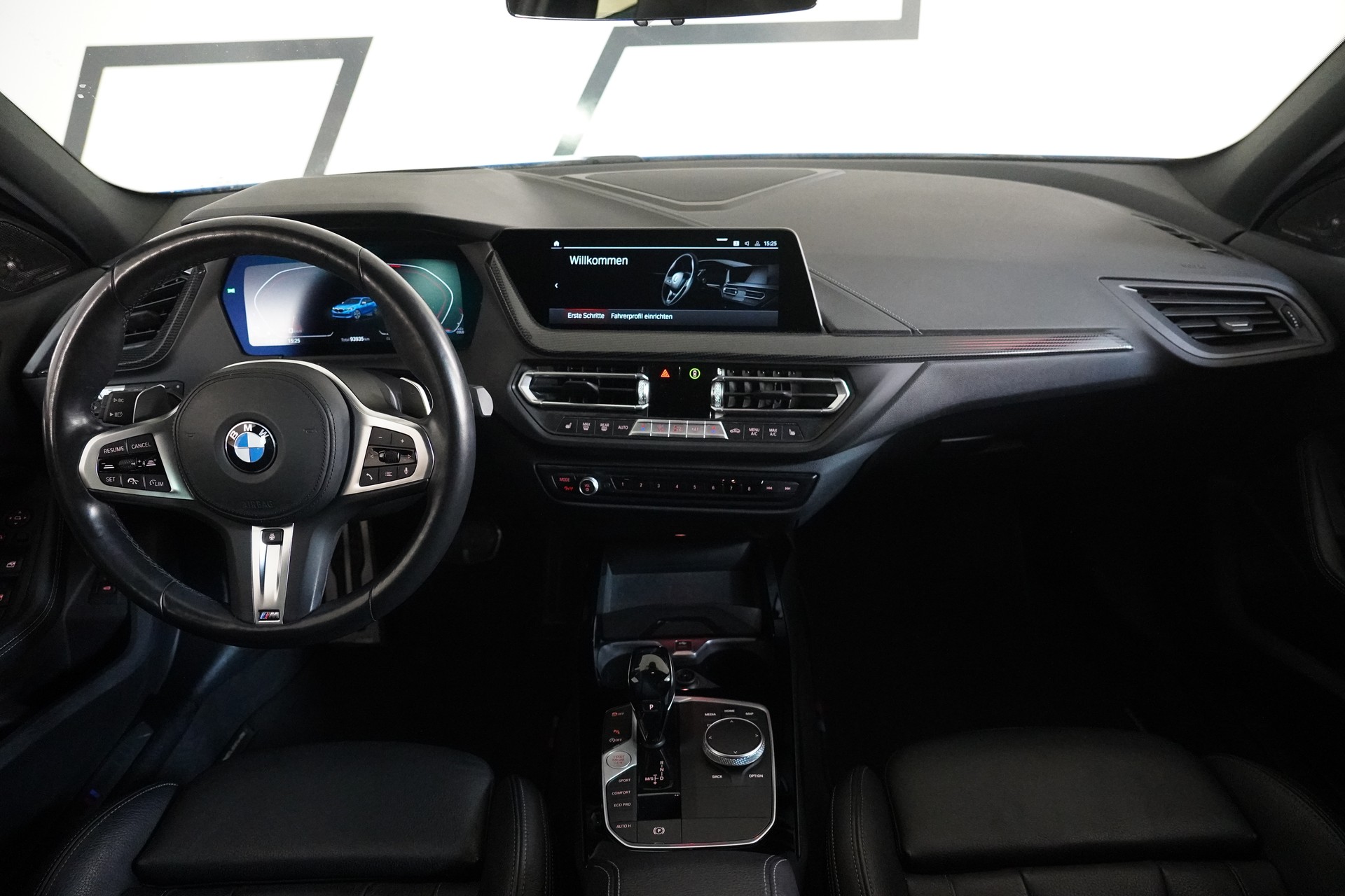 BMW M135i xDrive Steptronic-image-21