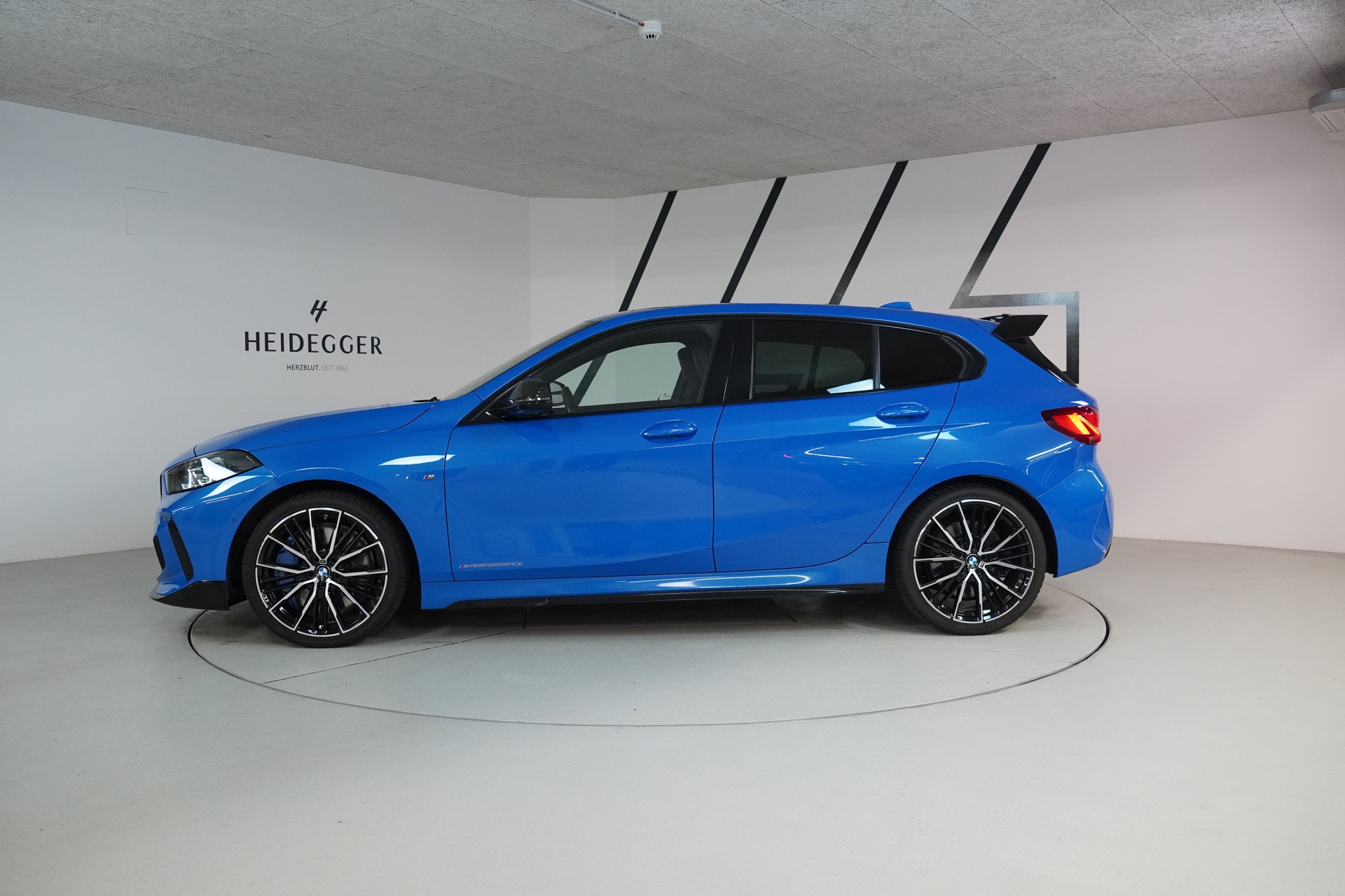 BMW M135i xDrive Steptronic-image-3