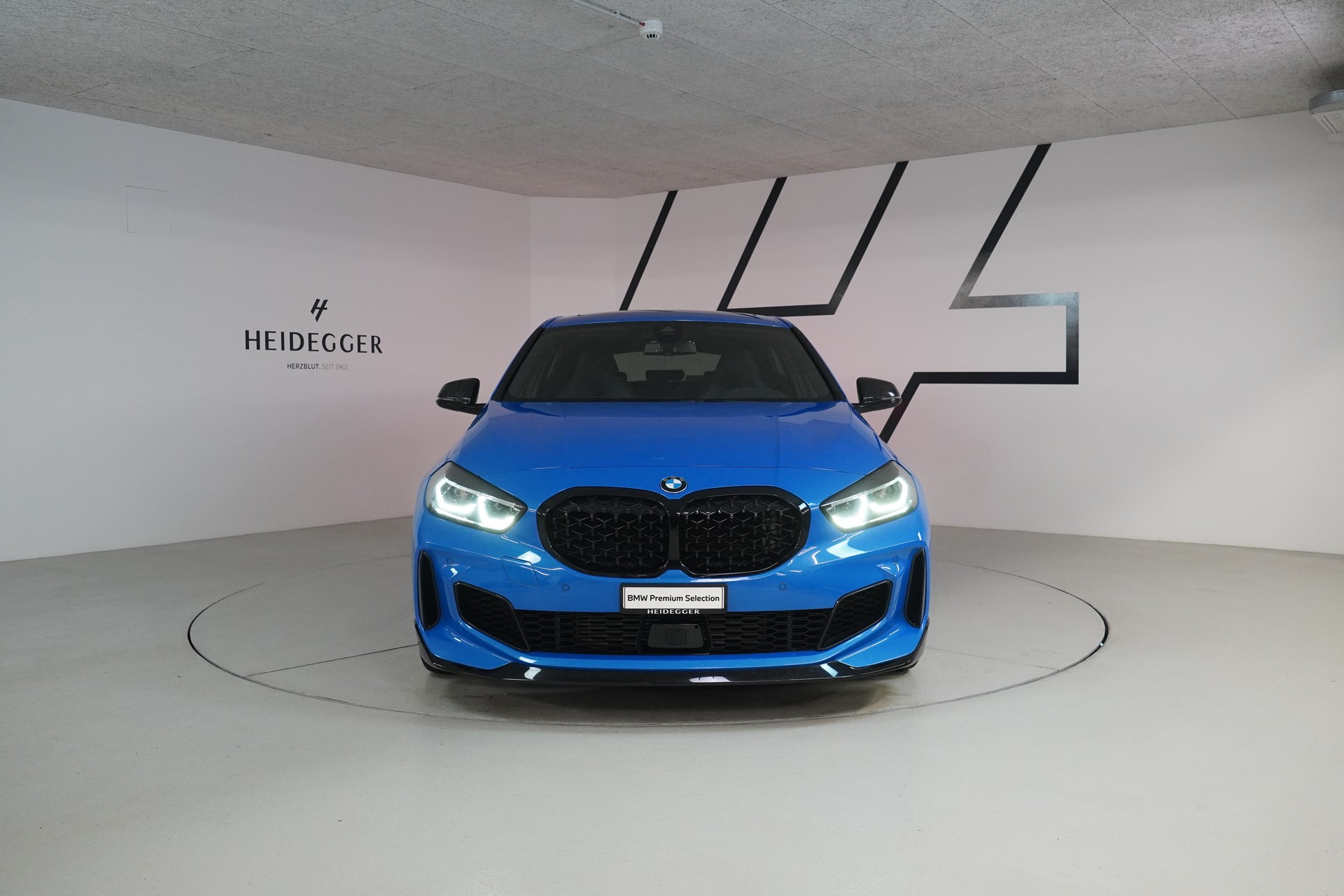 BMW M135i xDrive Steptronic-image-1