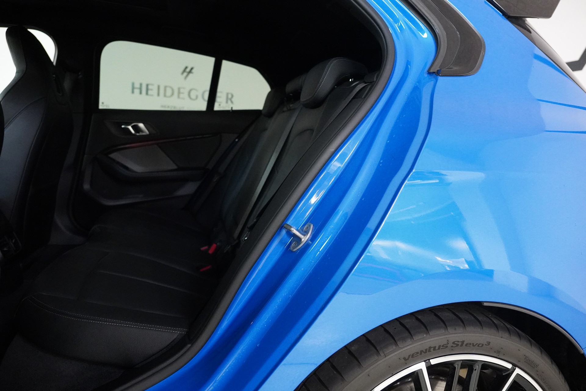 BMW M135i xDrive Steptronic-image-12
