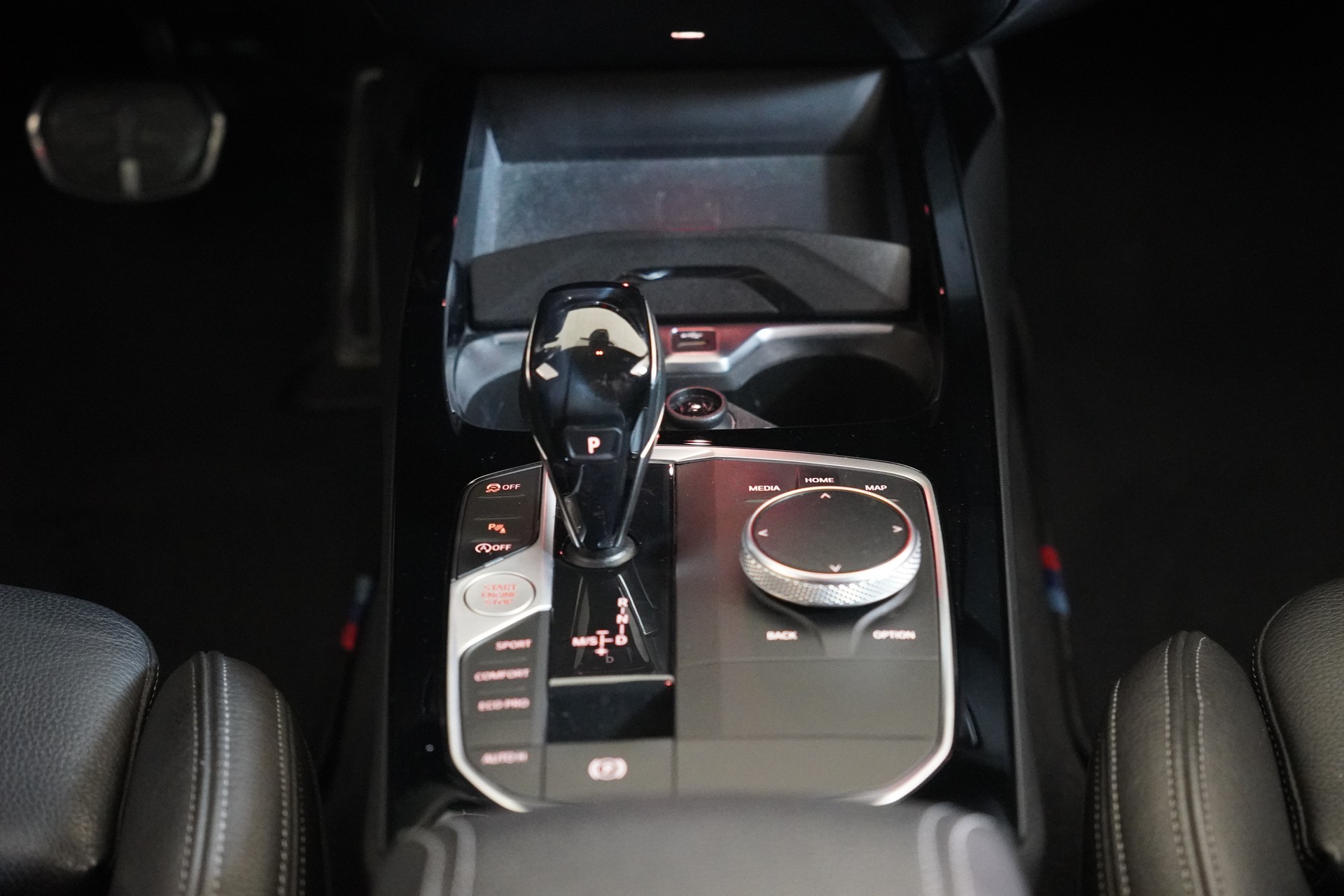 BMW M135i xDrive Steptronic-image-23