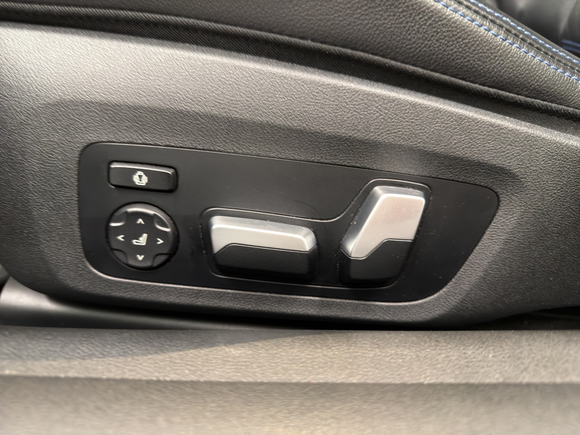 BMW M440i xDrive 48V Coupé Steptronic-image-22