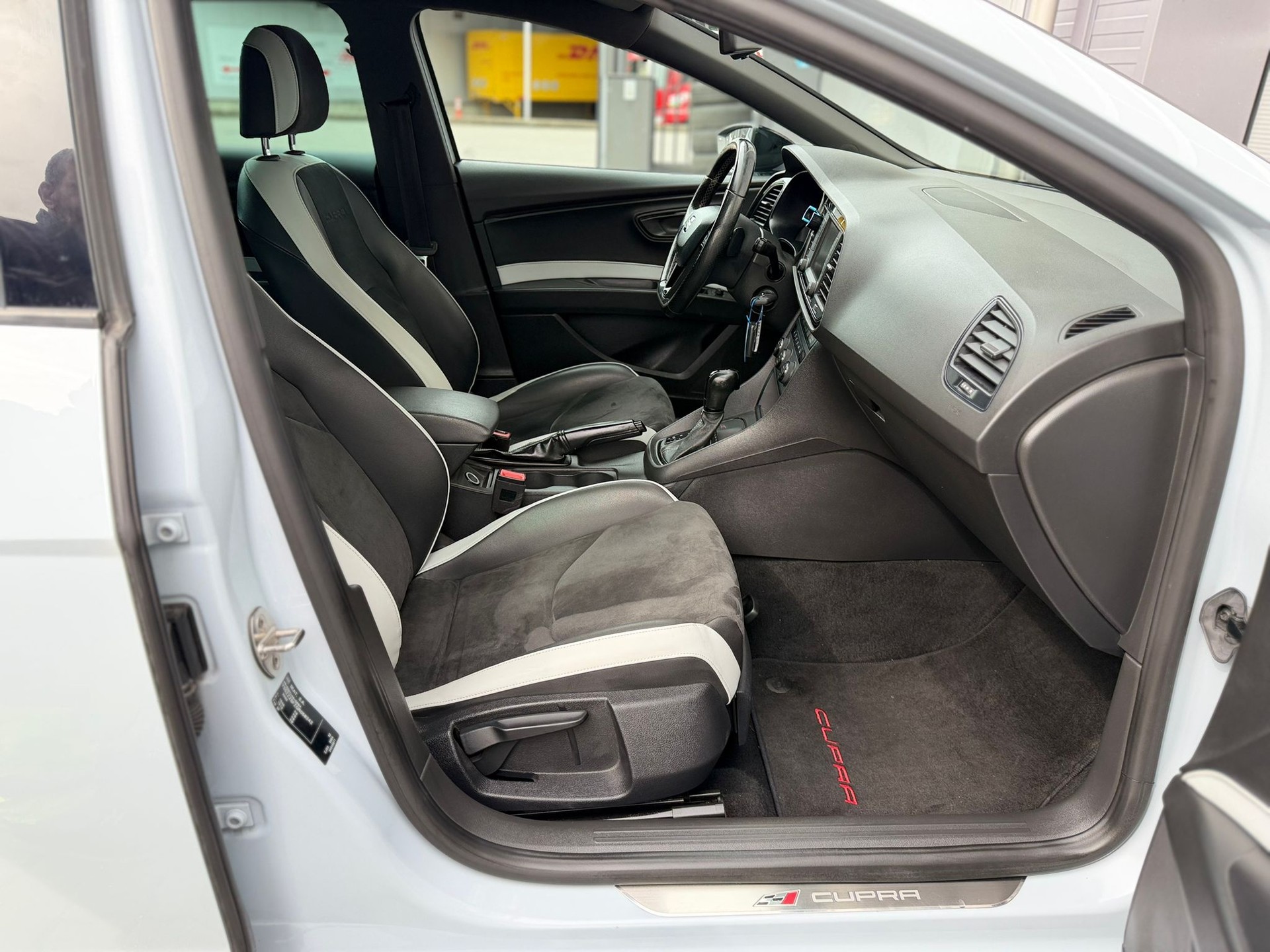 SEAT Leon ST 2.0 TSI Cupra 280 DSG-image-15