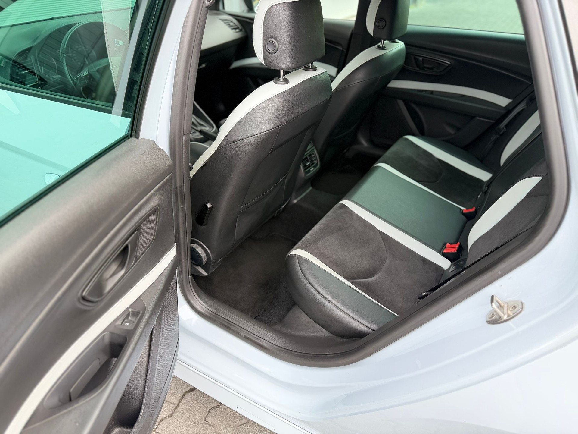 SEAT Leon ST 2.0 TSI Cupra 280 DSG-image-17