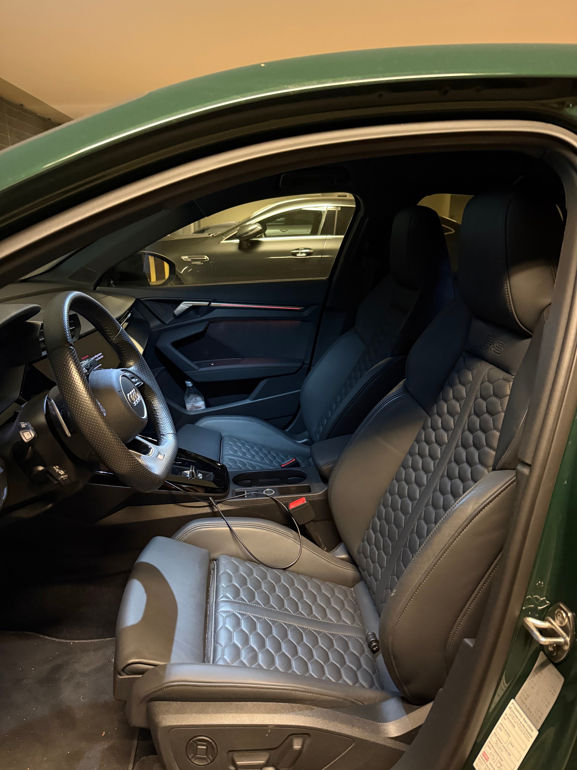 AUDI RS3 Sportback 8Y Individual Full optional 2.5 TSI quattro S-tronic-image-4