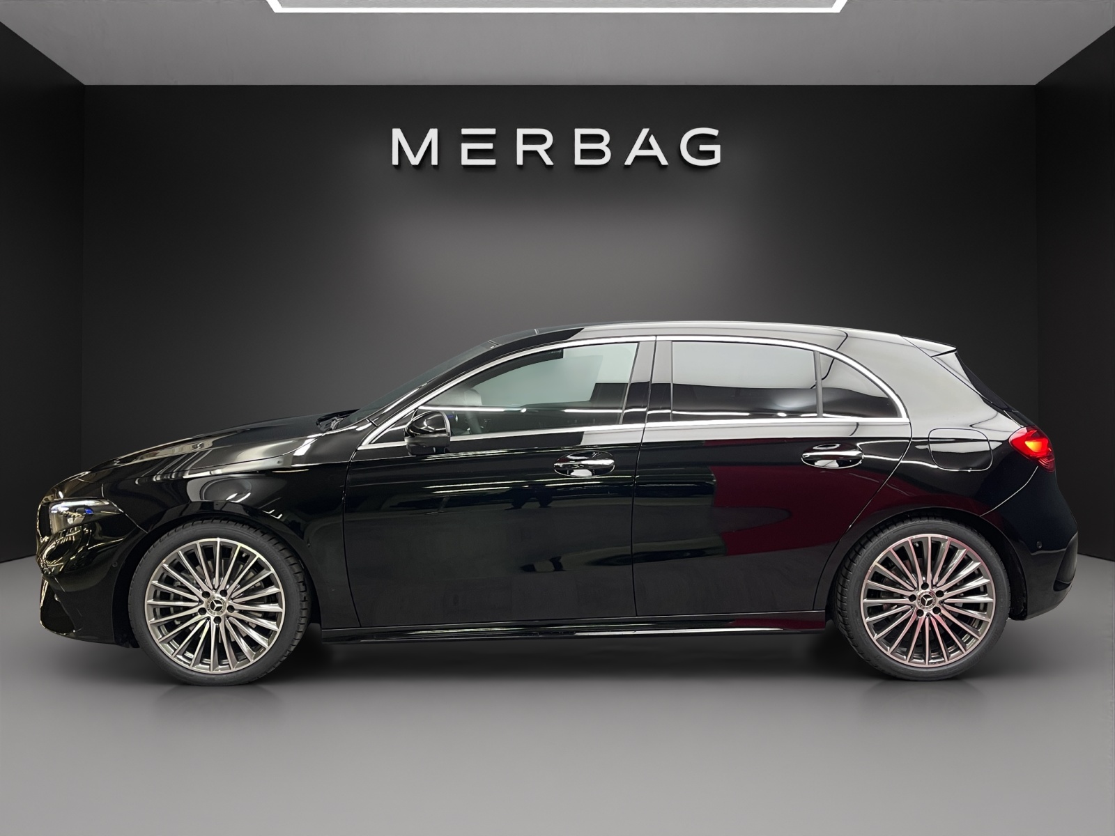 MERCEDES-BENZ A 220 4Matic 8G-DCT-image-2