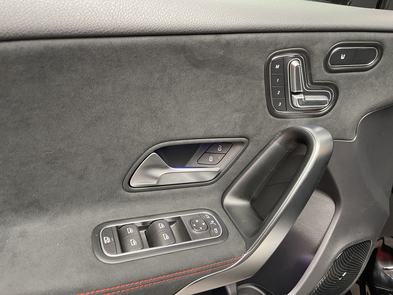 MERCEDES-BENZ A 220 4Matic 8G-DCT-image-11