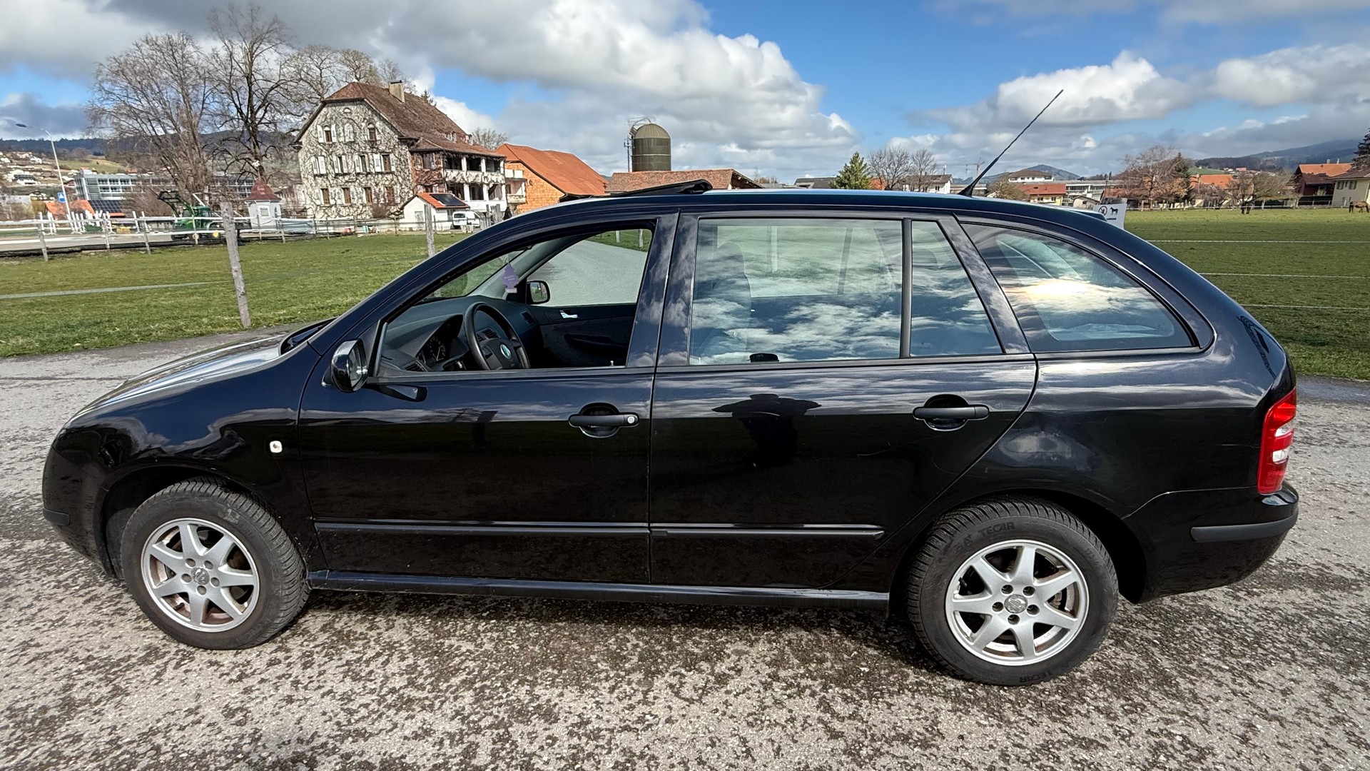 SKODA Fabia 1.4 16V Elegance-image-3