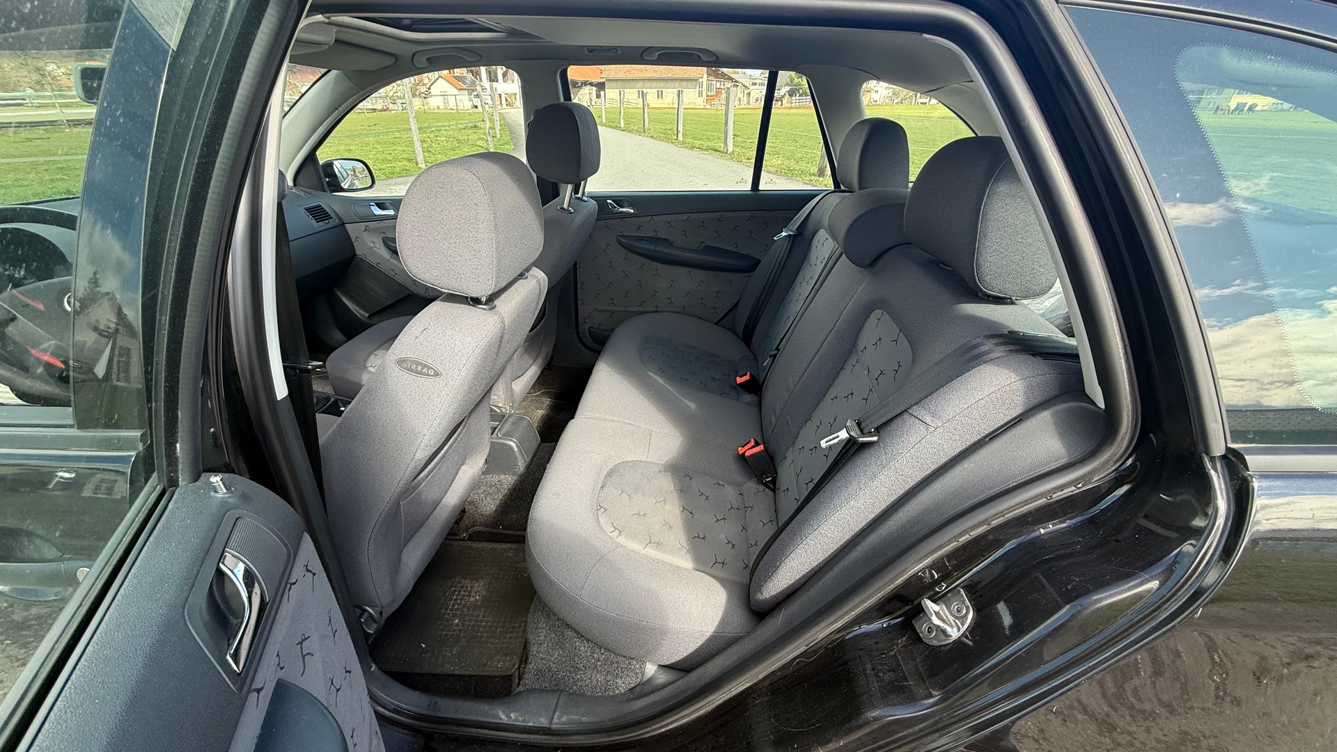 SKODA Fabia 1.4 16V Elegance-image-12