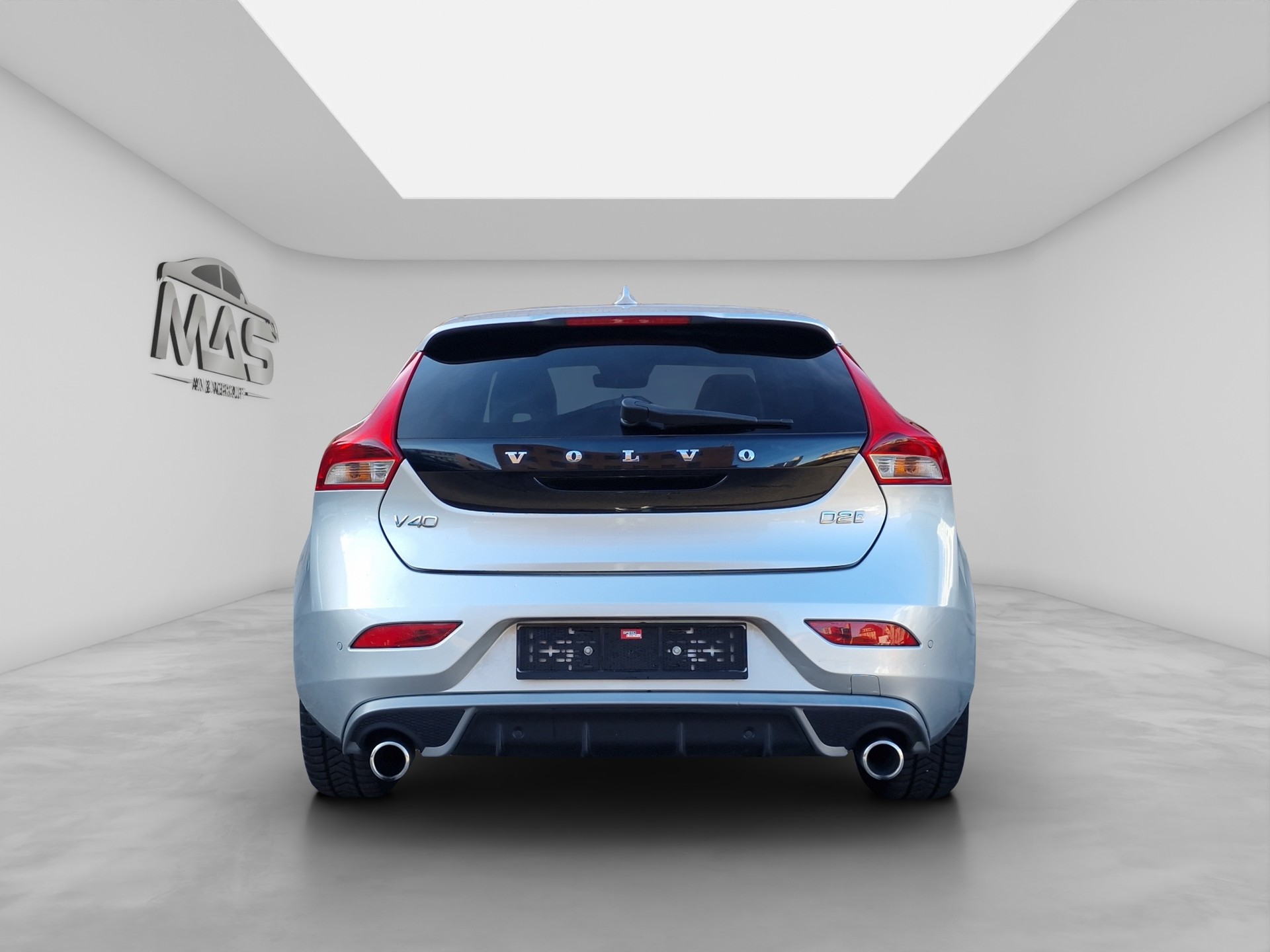 VOLVO V40 D2 Momentum R-Design-image-4