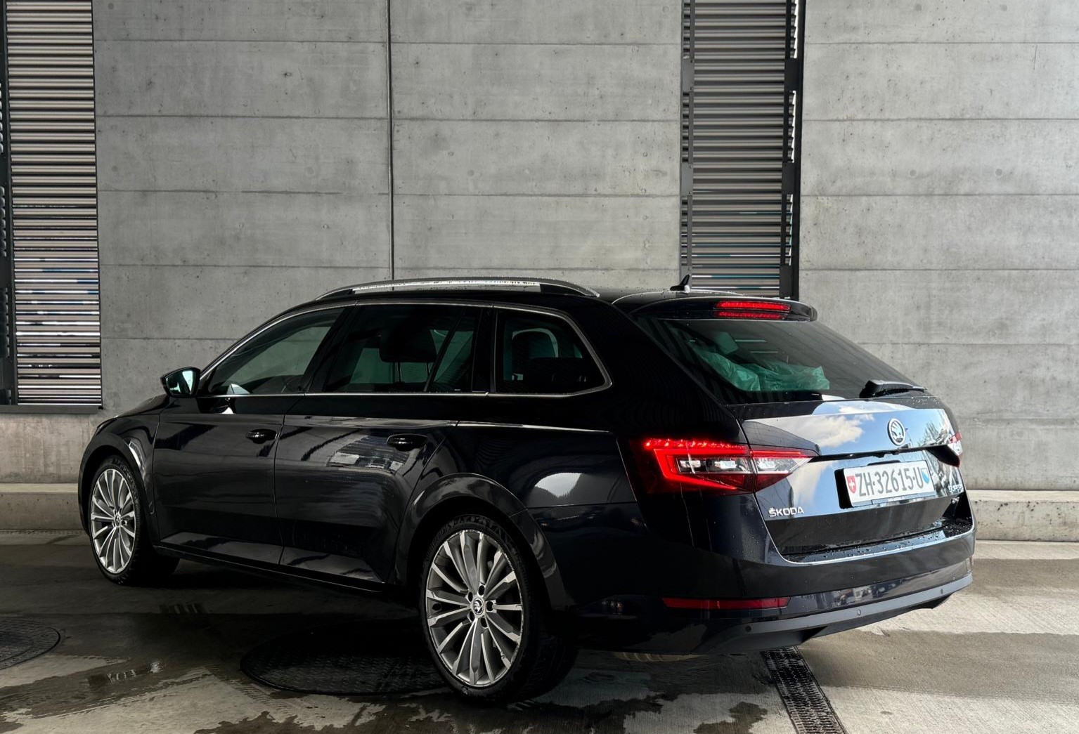 SKODA Superb Combi 2.0 TDi Style 4x4 DSG-image-6