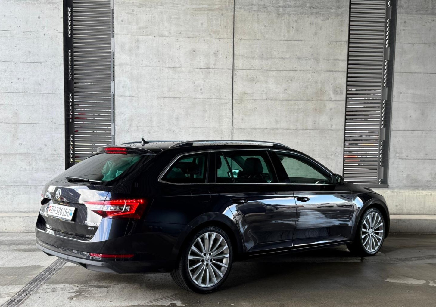 SKODA Superb Combi 2.0 TDi Style 4x4 DSG-image-4