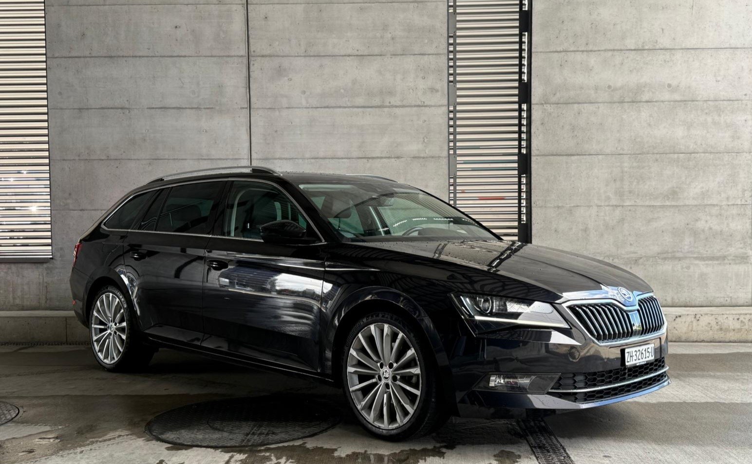 SKODA Superb Combi 2.0 TDi Style 4x4 DSG-image-2