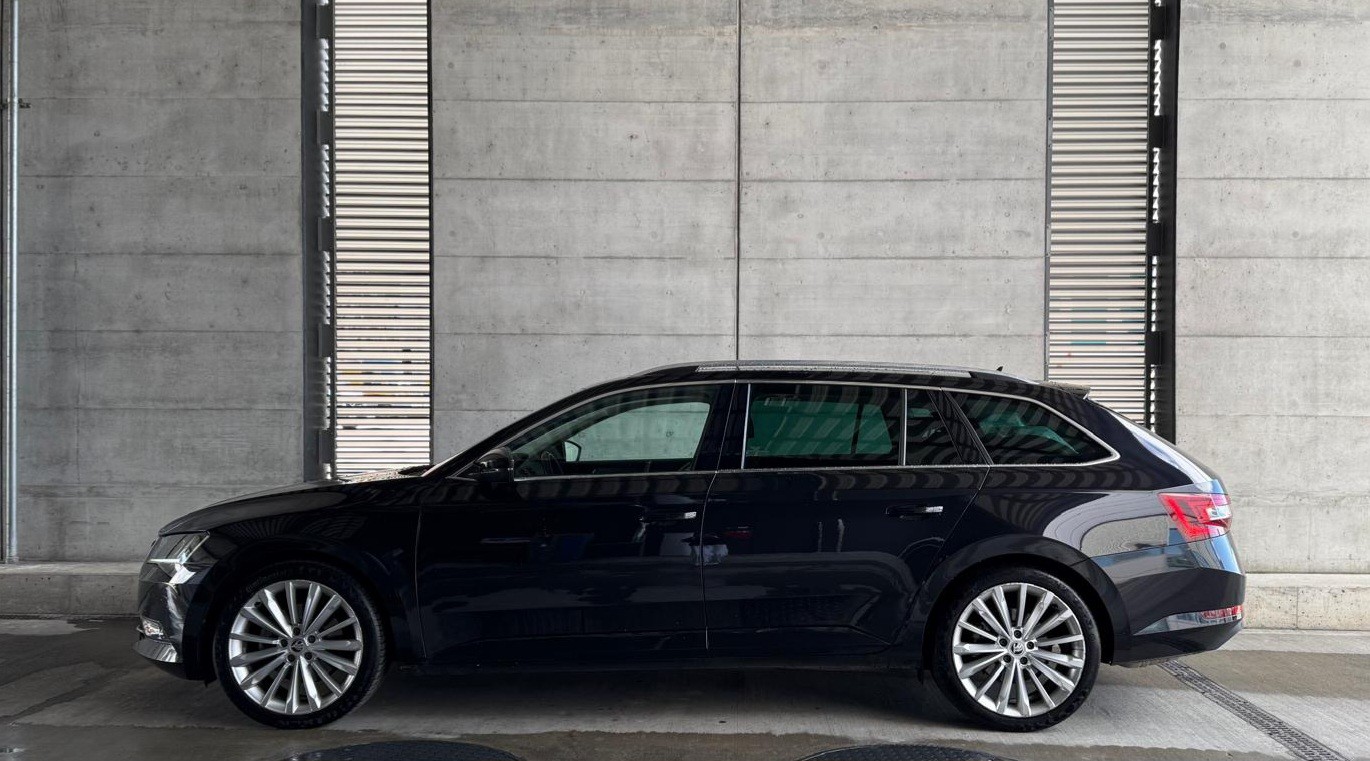 SKODA Superb Combi 2.0 TDi Style 4x4 DSG-image-7