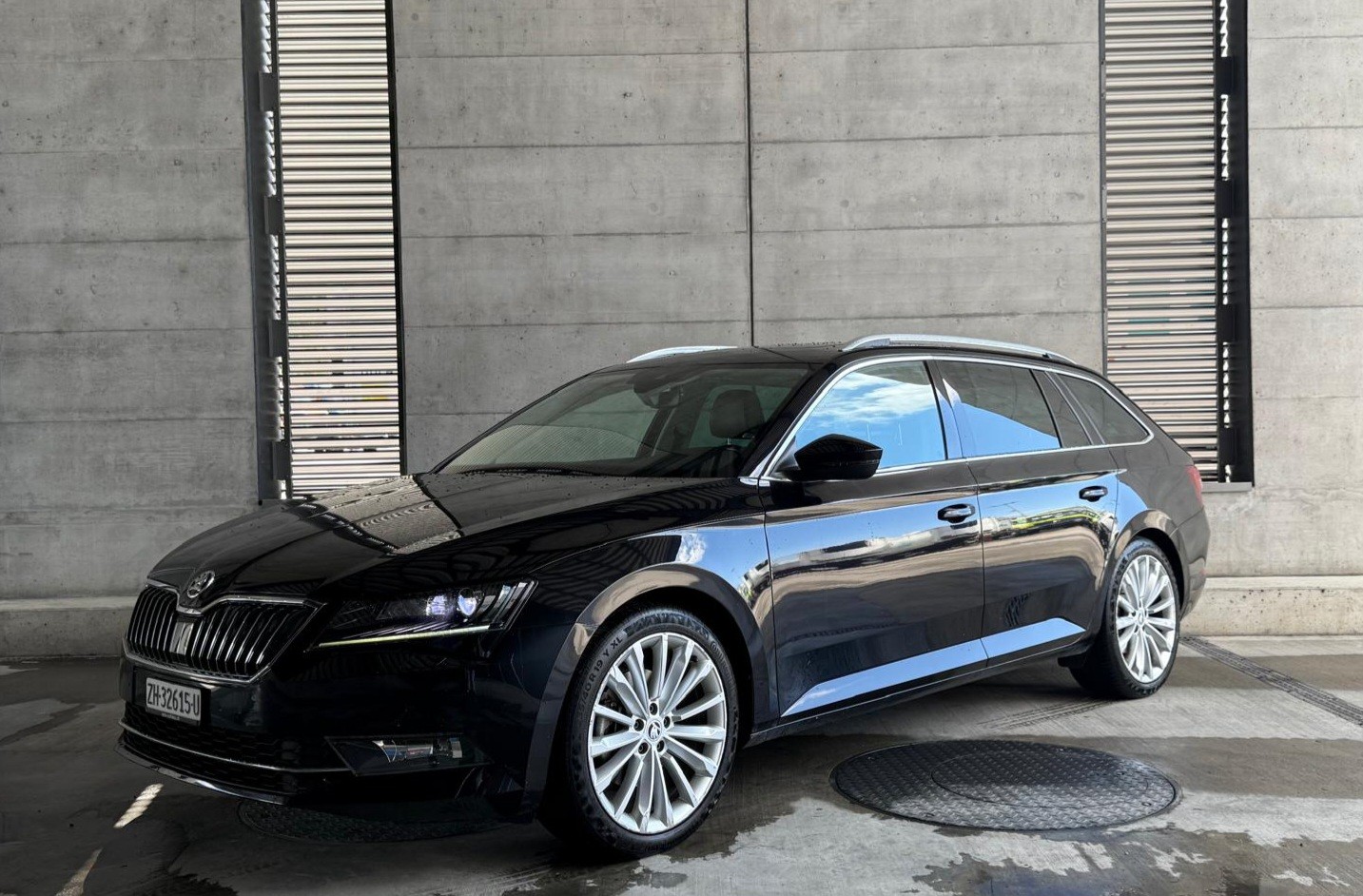 SKODA Superb Combi 2.0 TDi Style 4x4 DSG-image-0