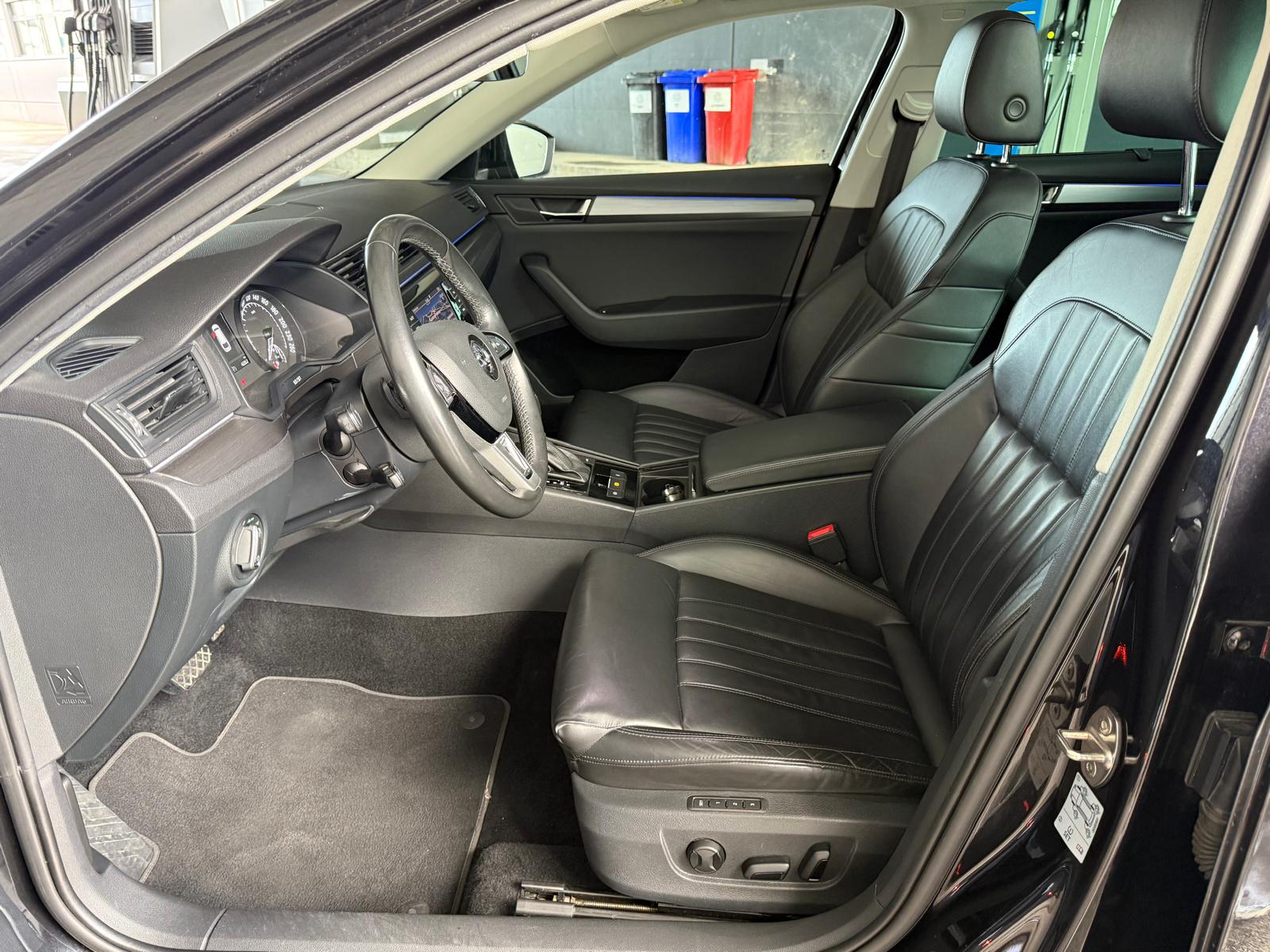 SKODA Superb Combi 2.0 TDi Style 4x4 DSG-image-8
