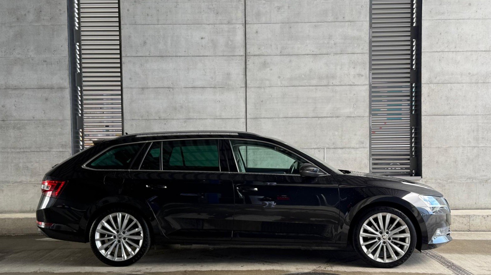 SKODA Superb Combi 2.0 TDi Style 4x4 DSG-image-3
