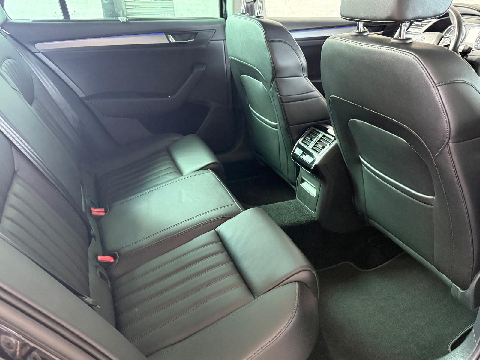 SKODA Superb Combi 2.0 TDi Style 4x4 DSG-image-10