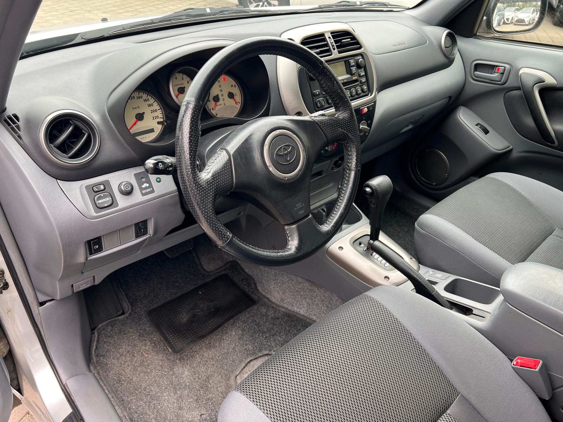 TOYOTA RAV4 2.0i-16V Linea Sol-image-7
