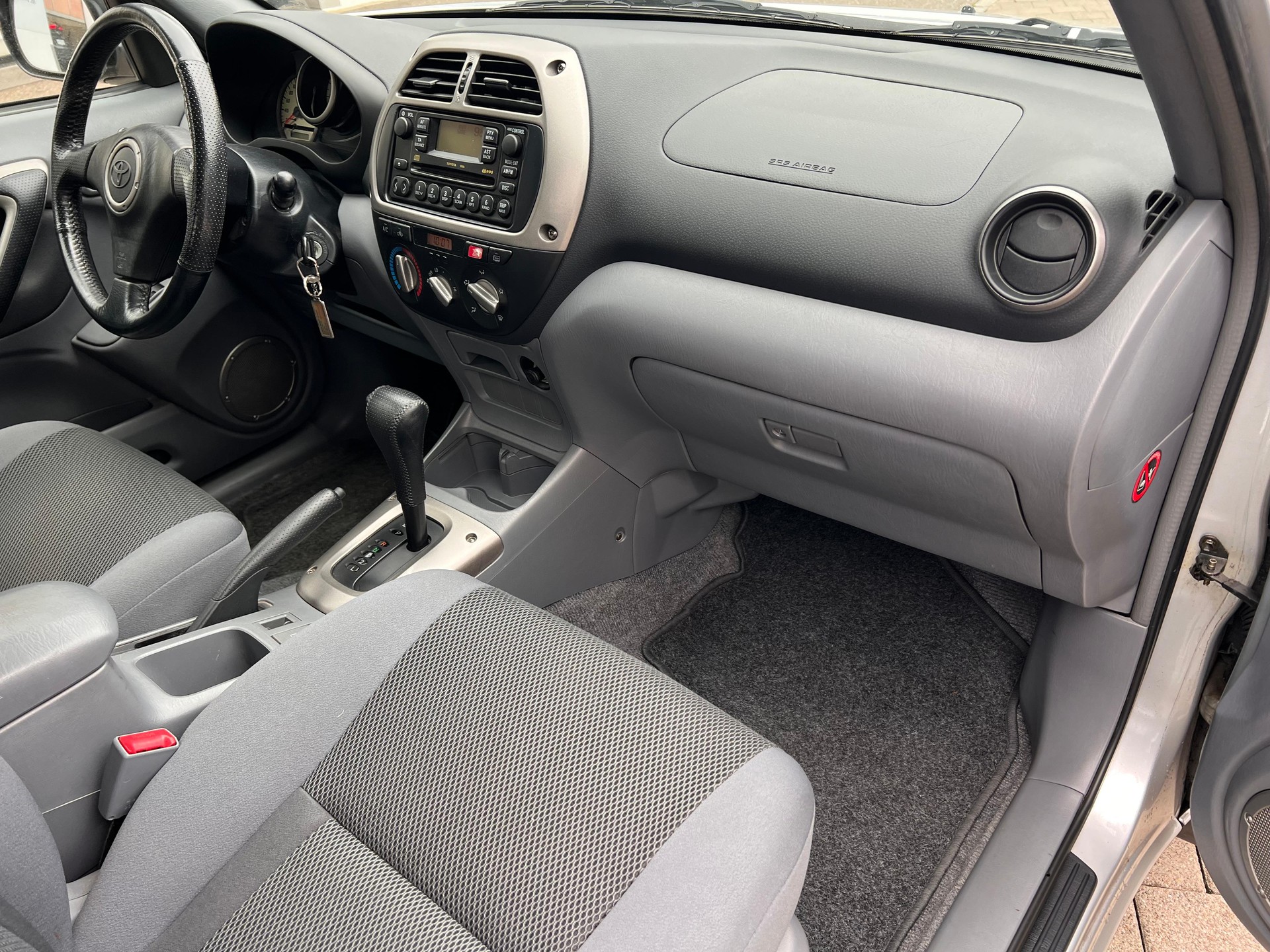 TOYOTA RAV4 2.0i-16V Linea Sol-image-13