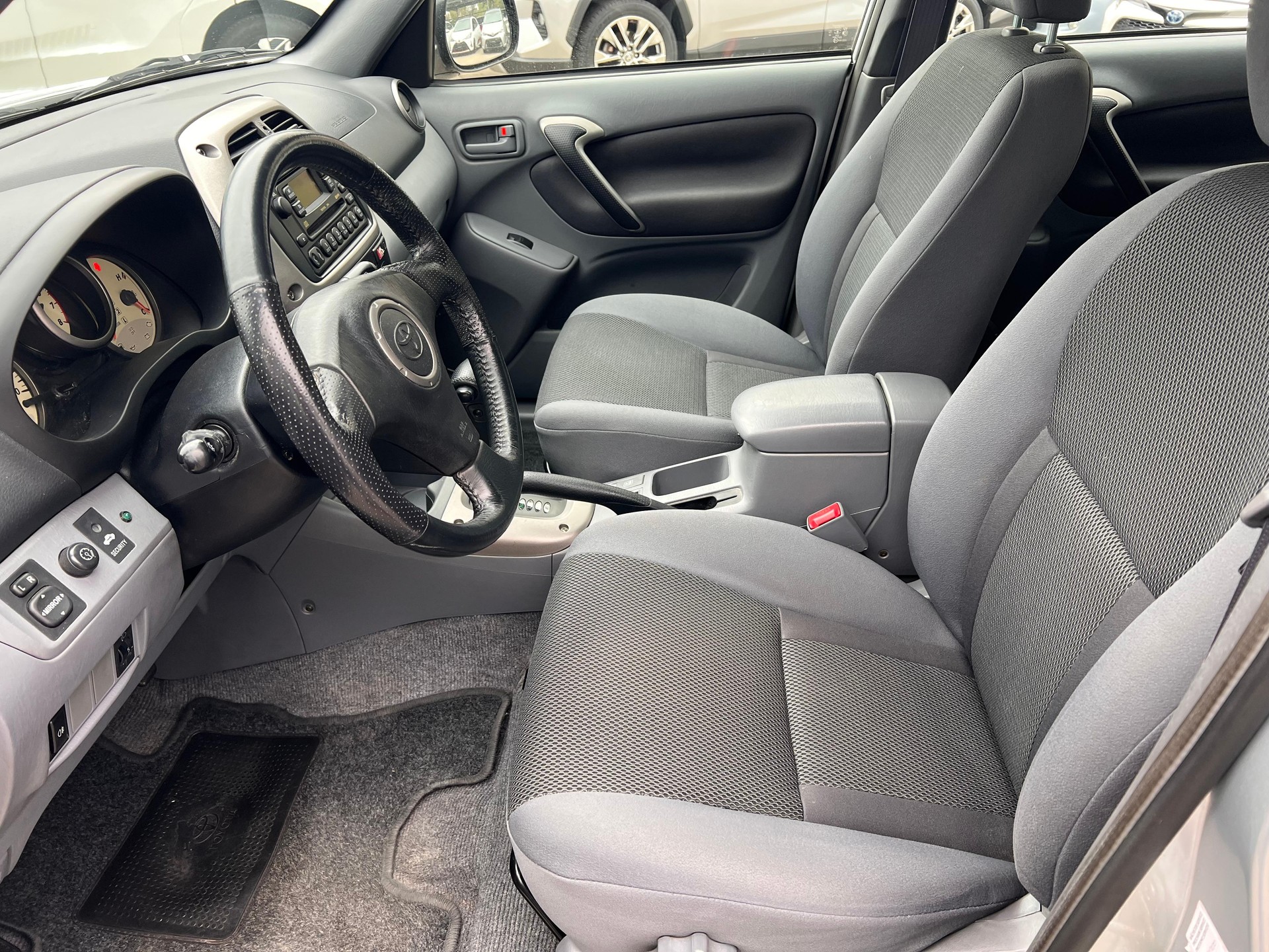 TOYOTA RAV4 2.0i-16V Linea Sol-image-8