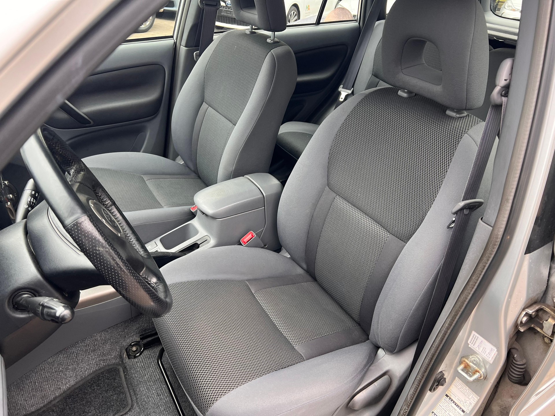 TOYOTA RAV4 2.0i-16V Linea Sol-image-9