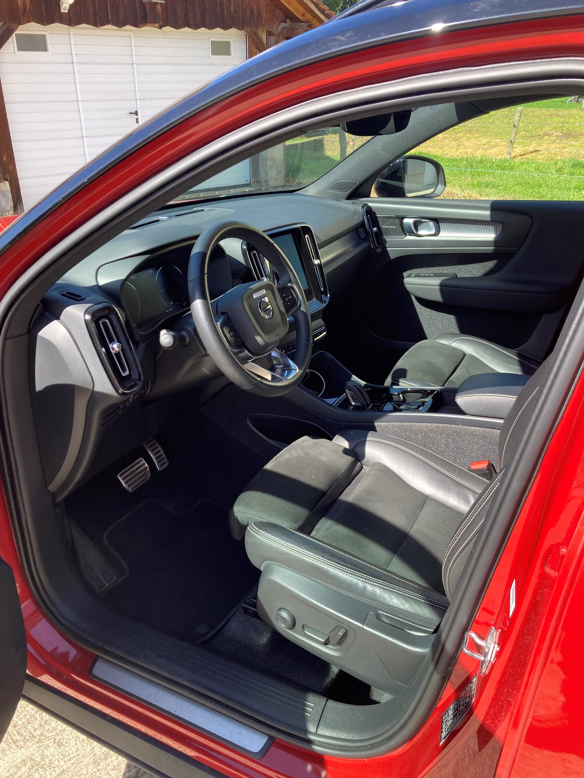 VOLVO XC40 T5 TwE R-Design DCT-image-4