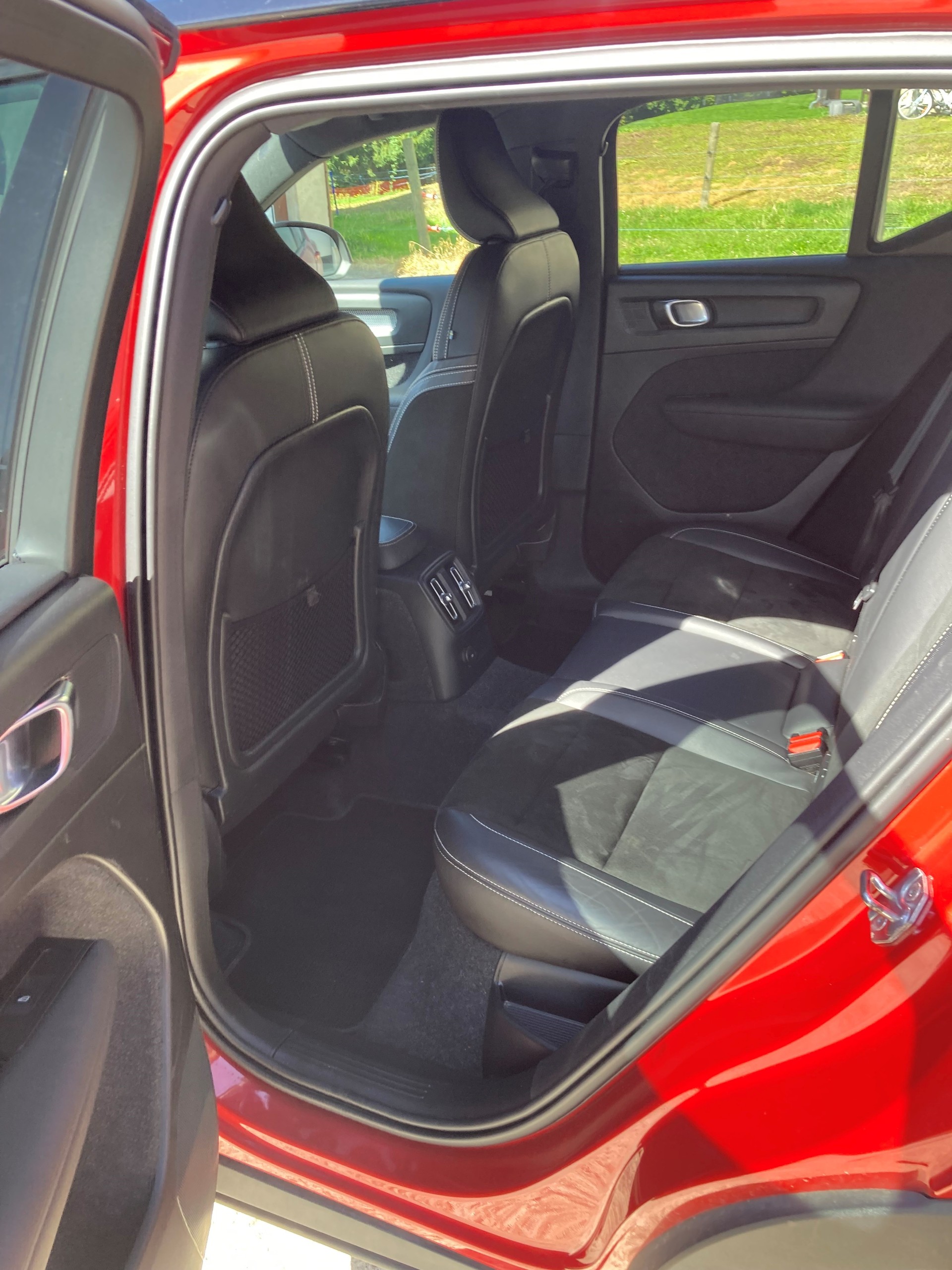 VOLVO XC40 T5 TwE R-Design DCT-image-6