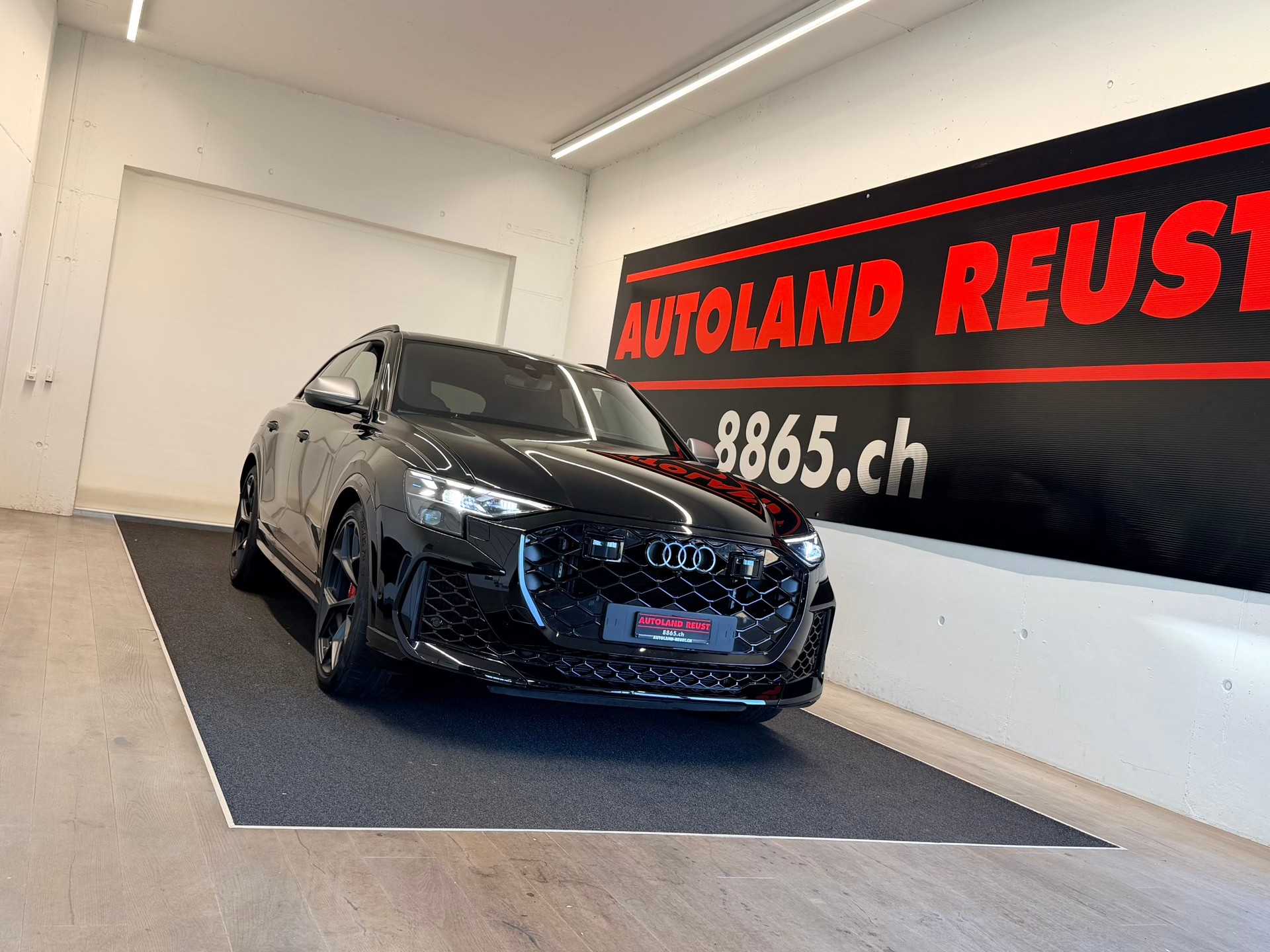 AUDI RSQ8 performance quattro-image-0
