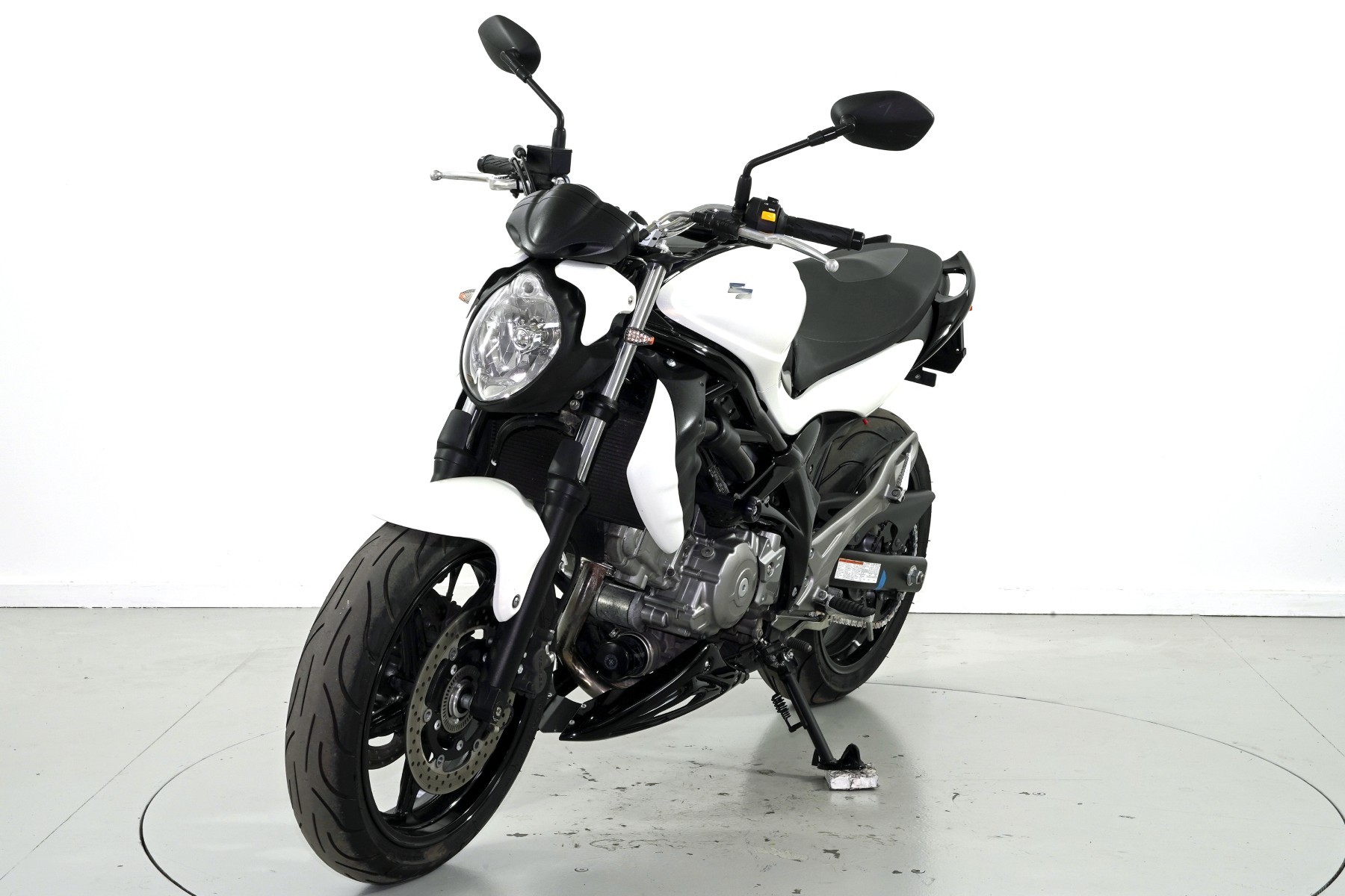 SUZUKI SFV 650 A Gladius-showroom-element-2