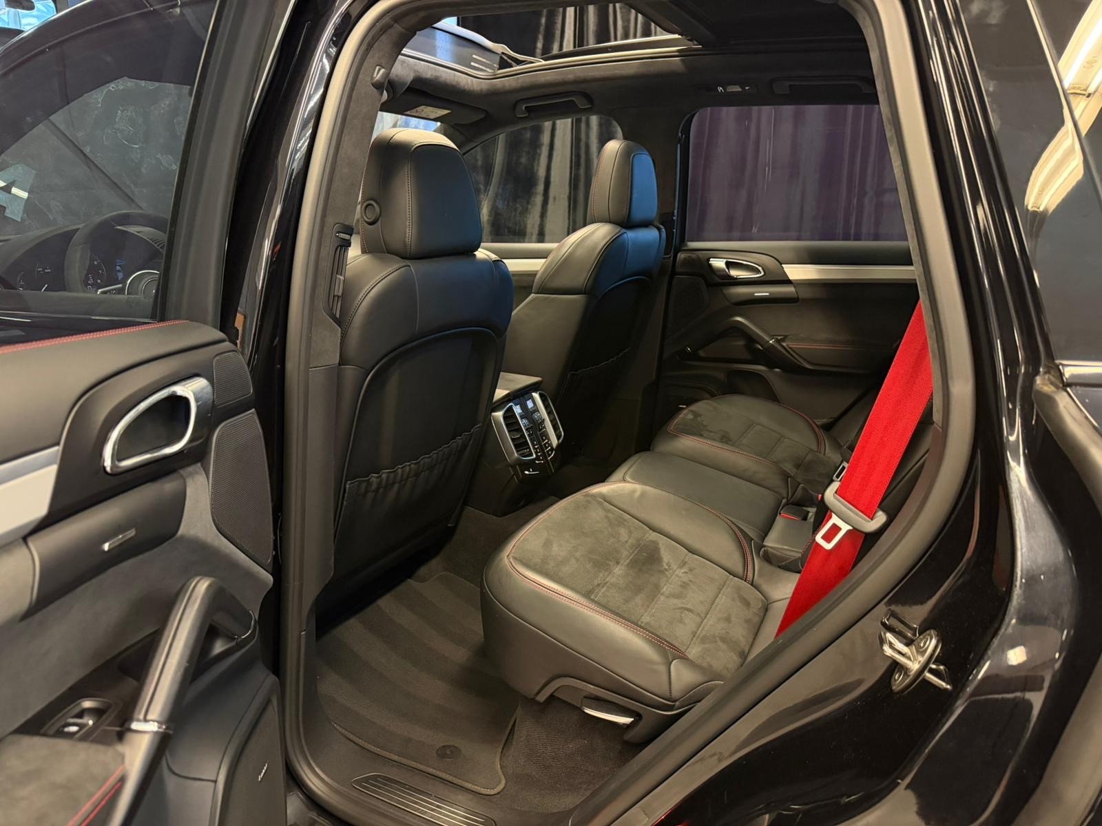 PORSCHE Cayenne GTS-image-12