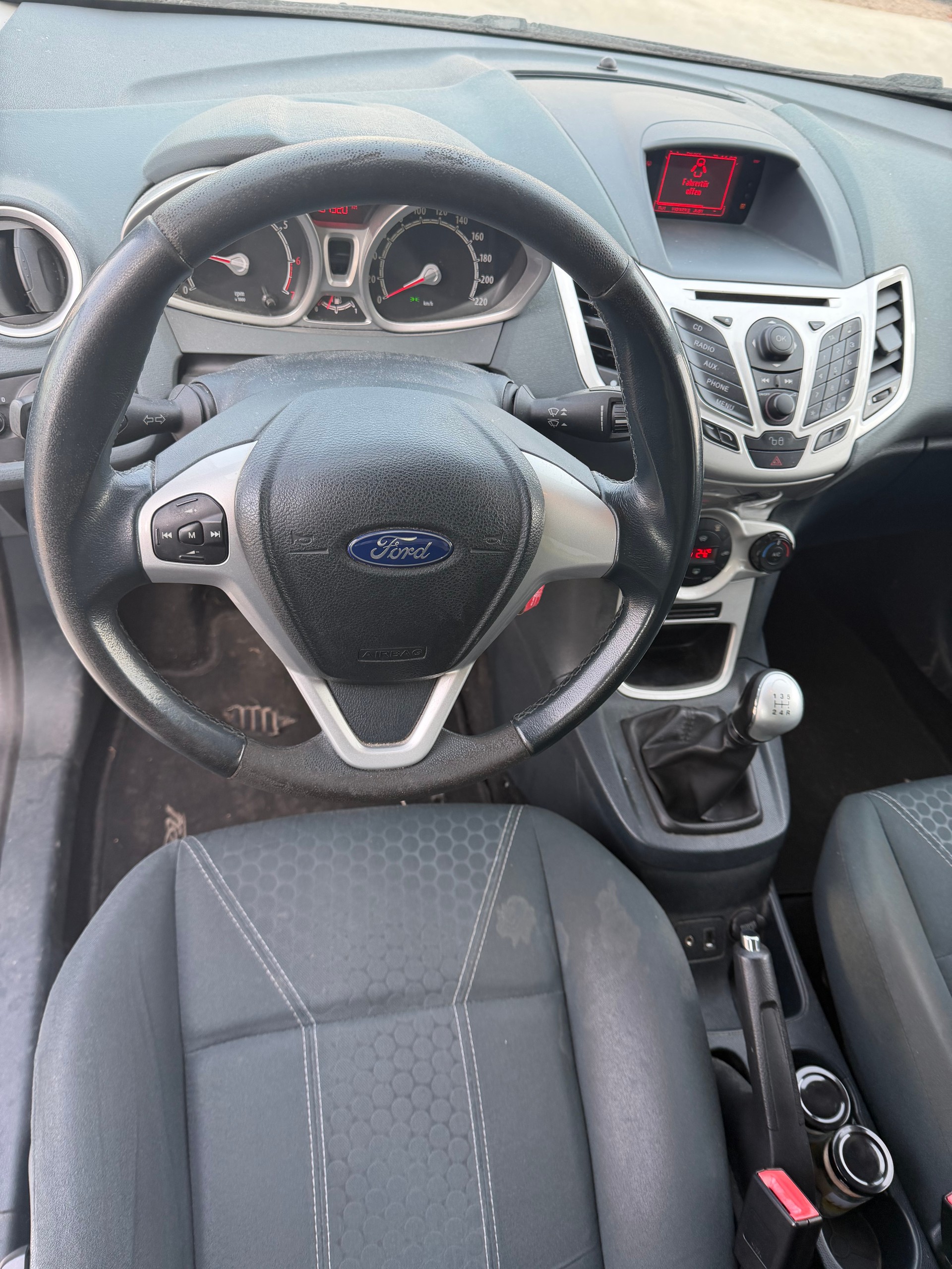 FORD Fiesta 1.4 16V Titanium-image-7