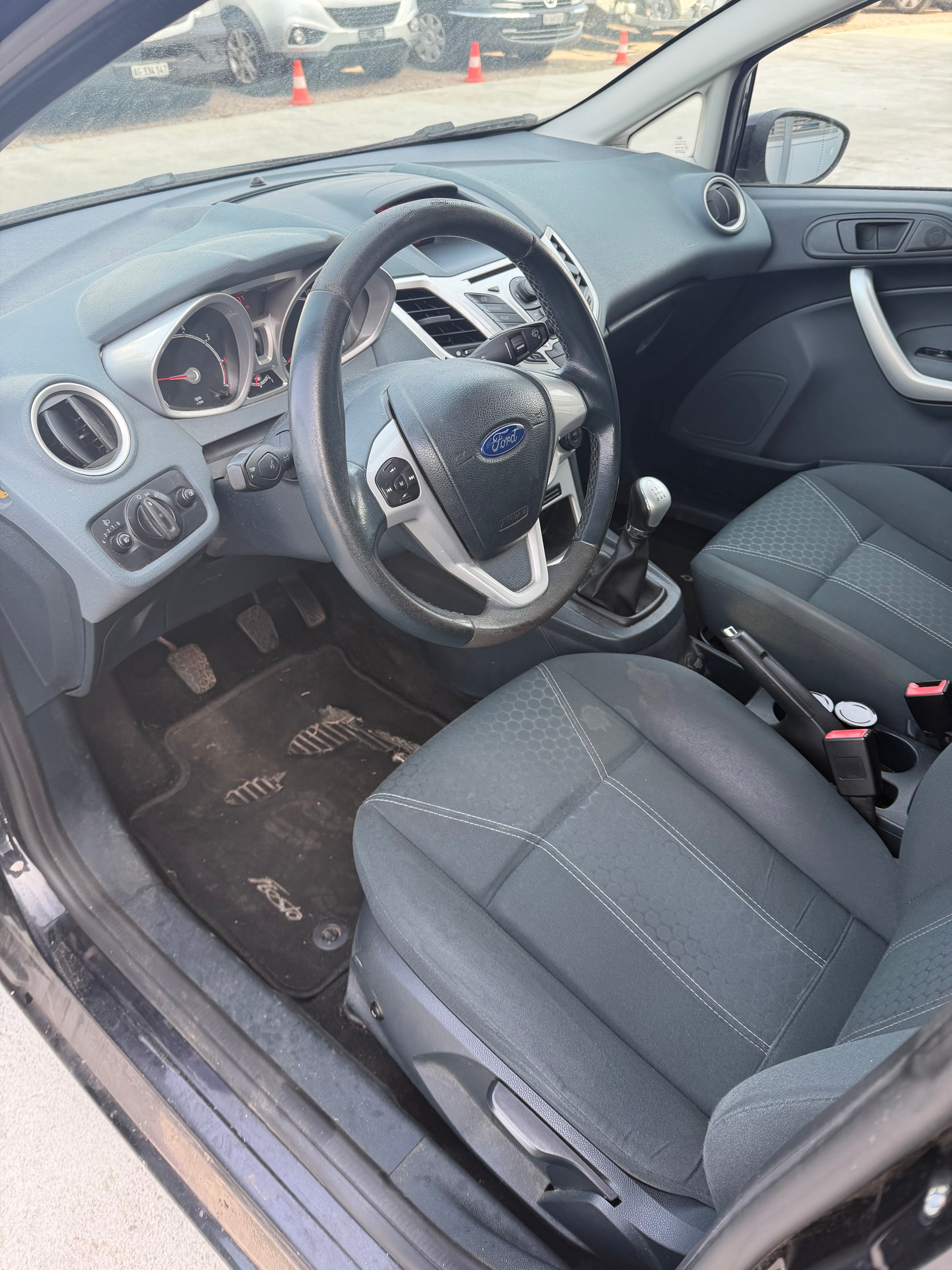FORD Fiesta 1.4 16V Titanium-image-6