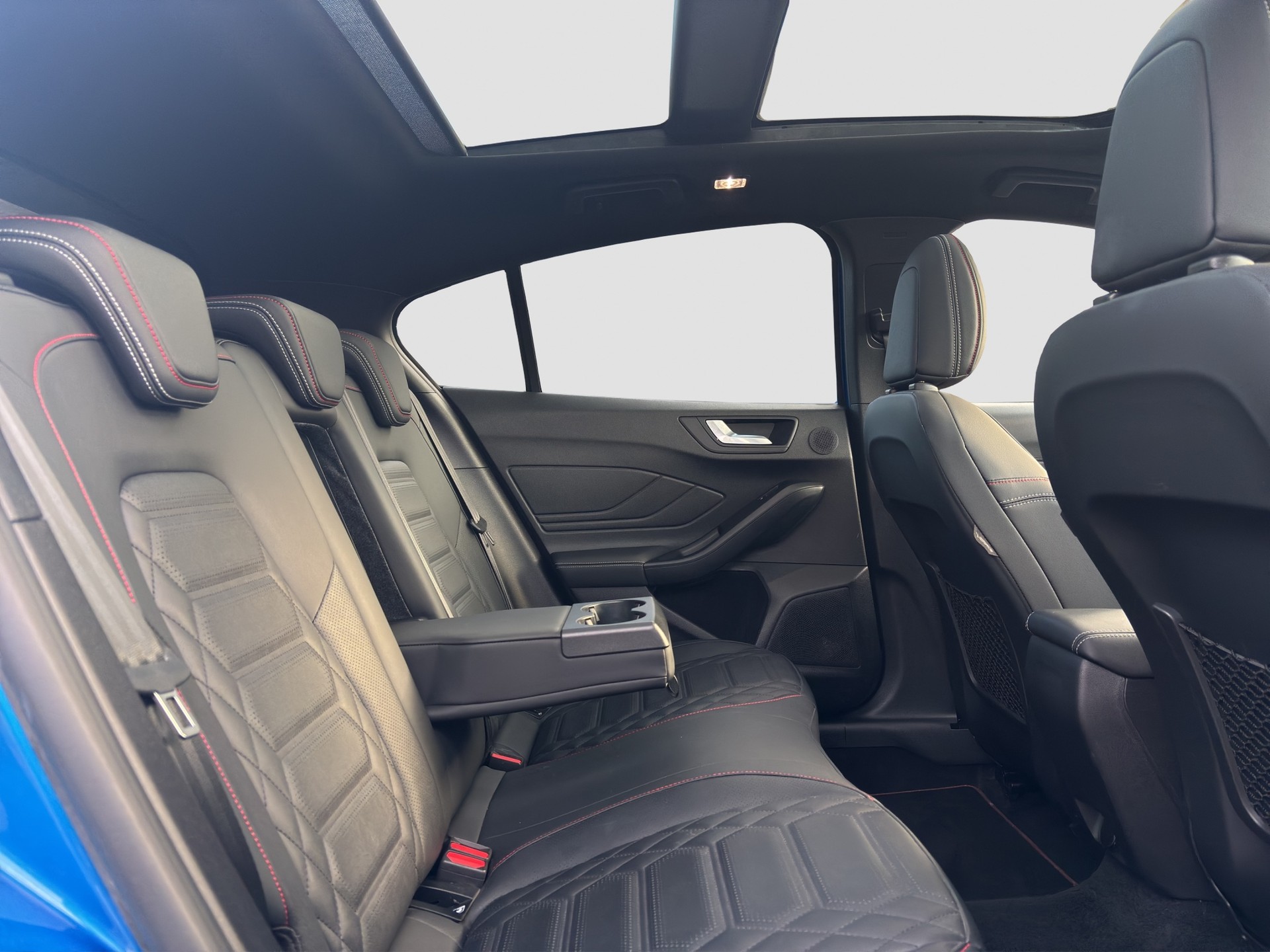 FORD Focus 1.0 MHEV ST-Line Vignale-image-13