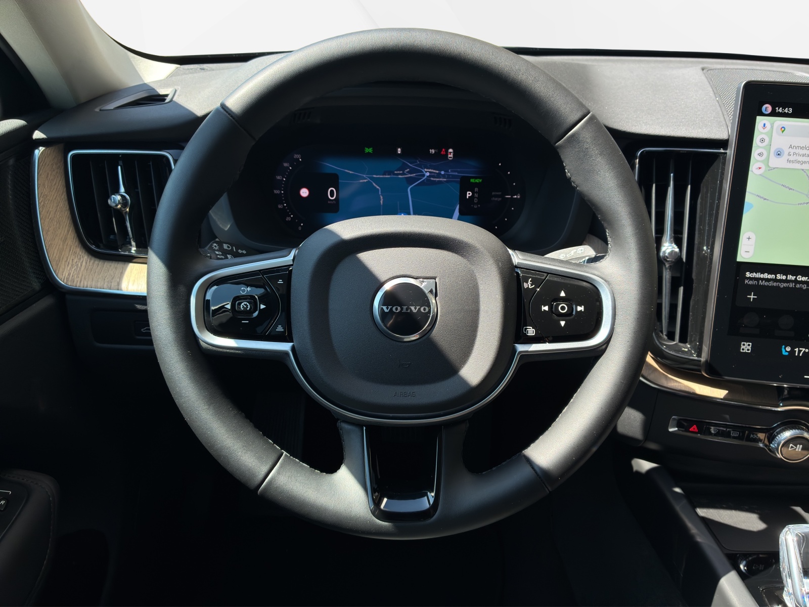 VOLVO XC60 2.0 T6 TE Plus Dark eAWD-image-11
