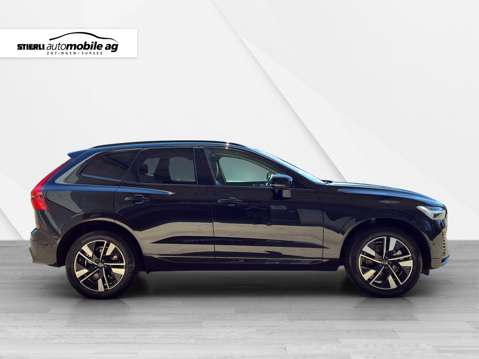 VOLVO XC60 2.0 T6 TE Plus Dark eAWD-showroom-element-3