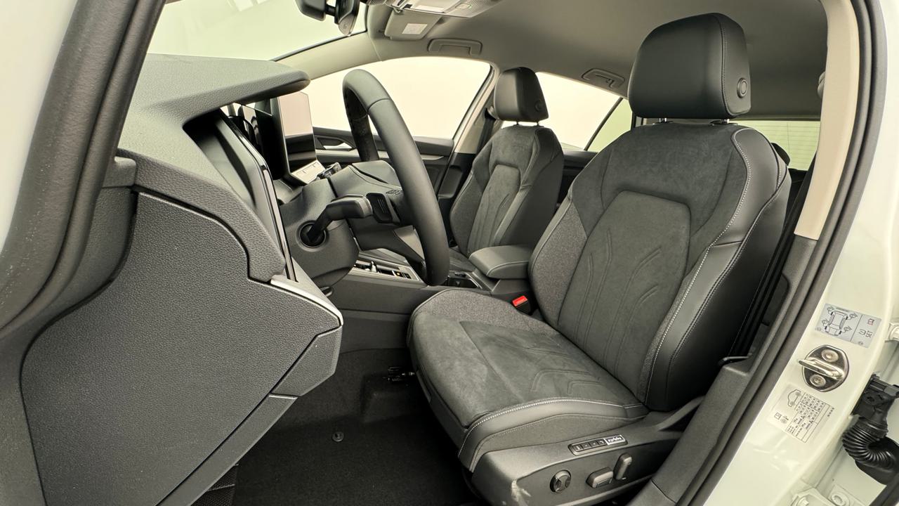 VW Golf VIII 1.5 TSI PHEV Limited-image-4
